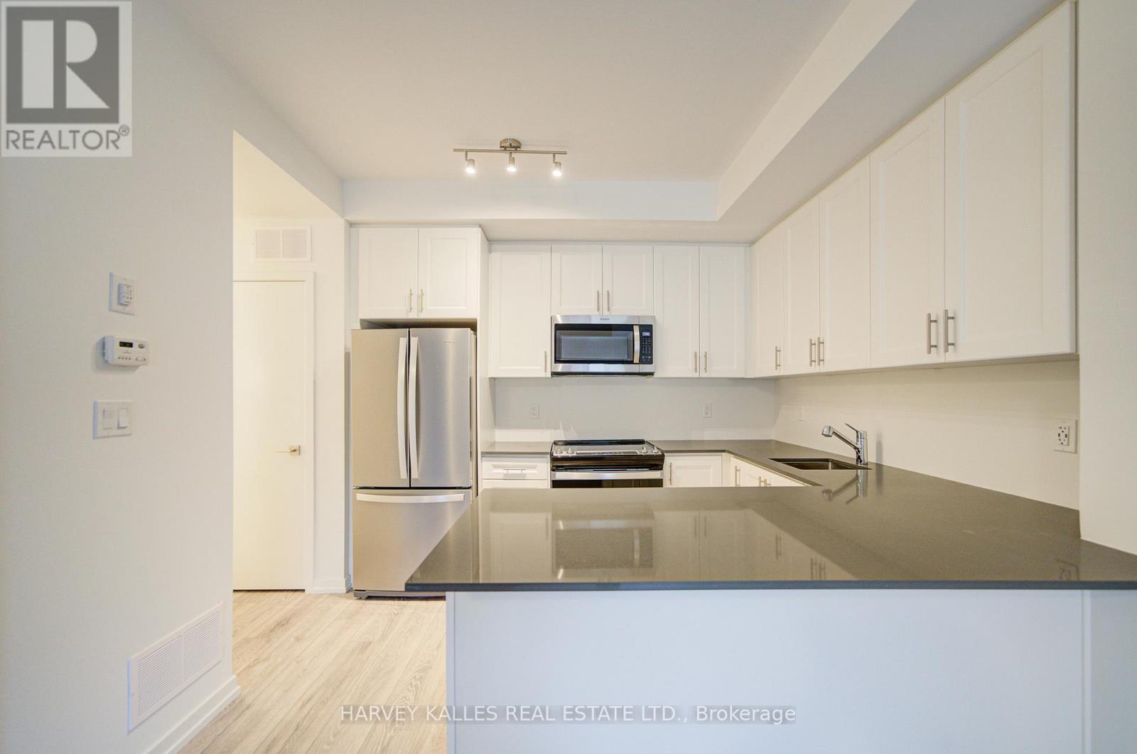 28 - 18 Lytham Green Circle, Newmarket, Ontario  L3Y 0H4 - Photo 11 - N12468363