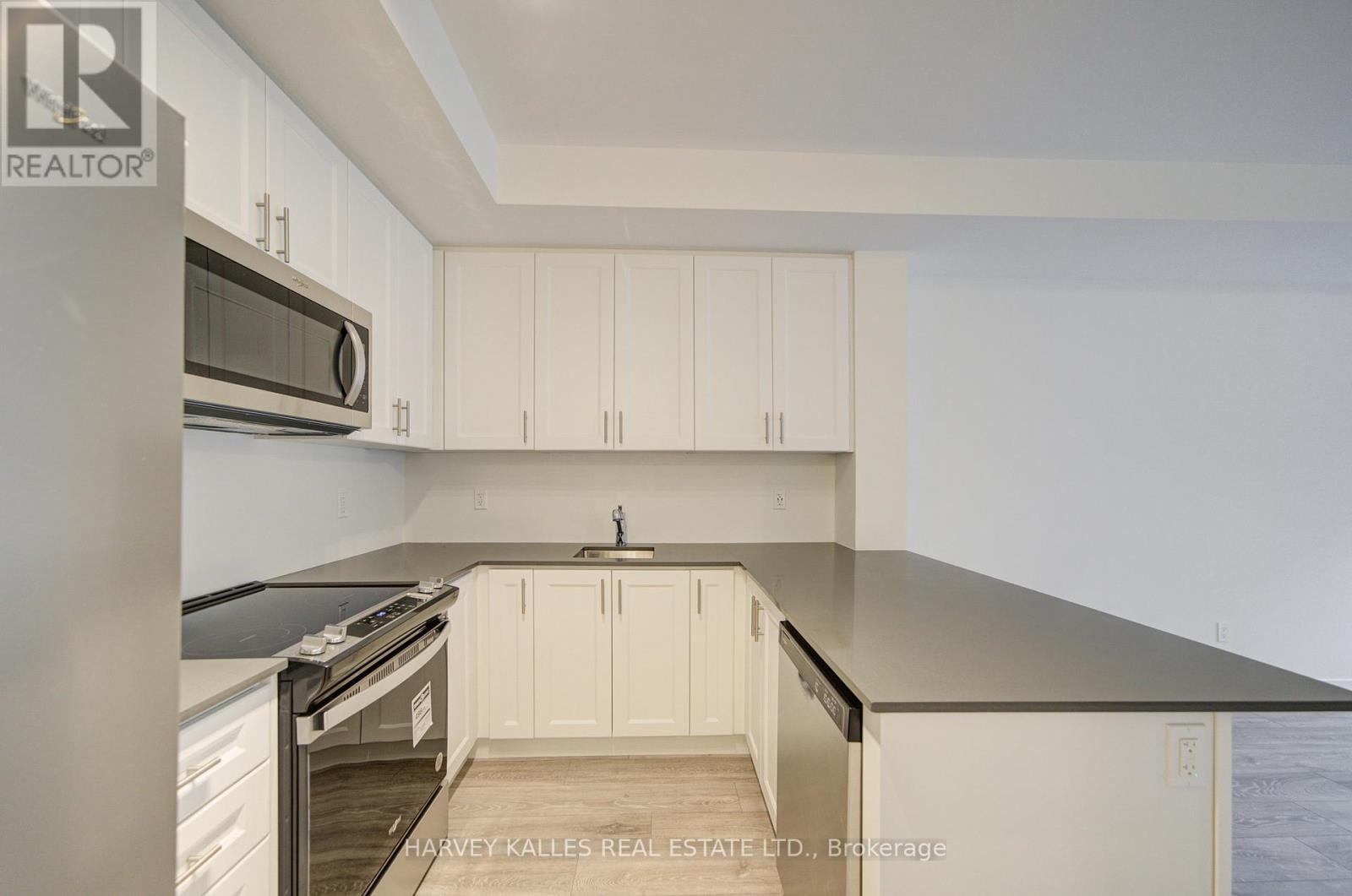 28 - 18 Lytham Green Circle, Newmarket, Ontario  L3Y 0H4 - Photo 17 - N12468363