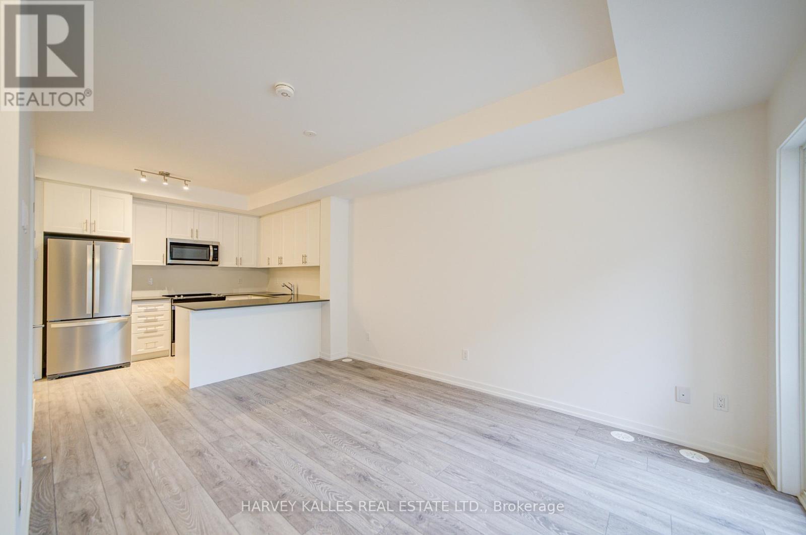 28 - 18 Lytham Green Circle, Newmarket, Ontario  L3Y 0H4 - Photo 8 - N12468363