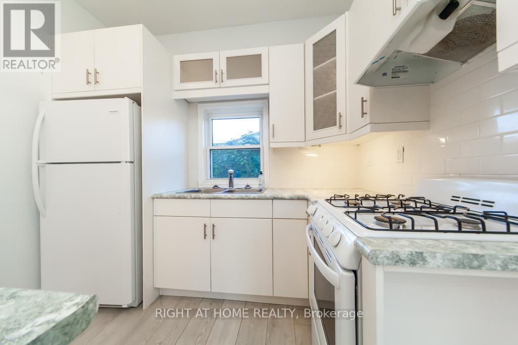 Unit B - 2 Peter Street, Markham, Ontario  L3P 2A4 - Photo 11 - N12468364