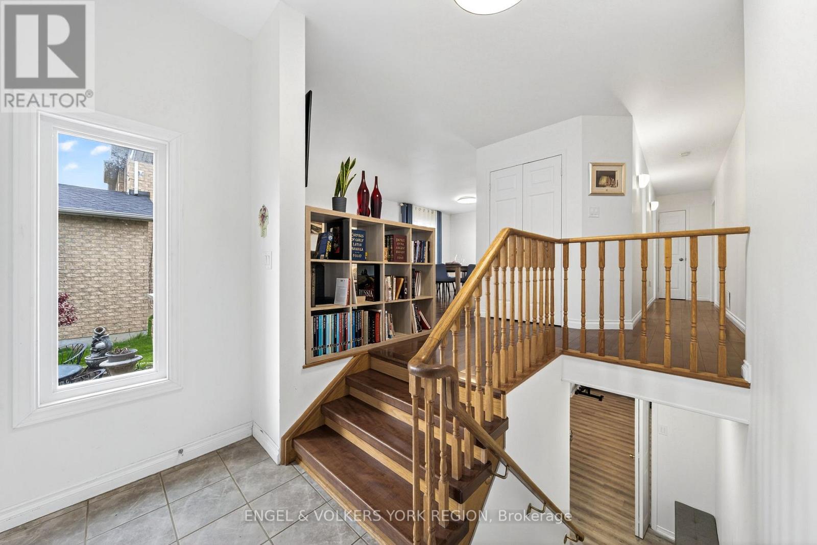 168 Hurst Drive, Barrie, Ontario  L4N 8P6 - Photo 10 - S12468325