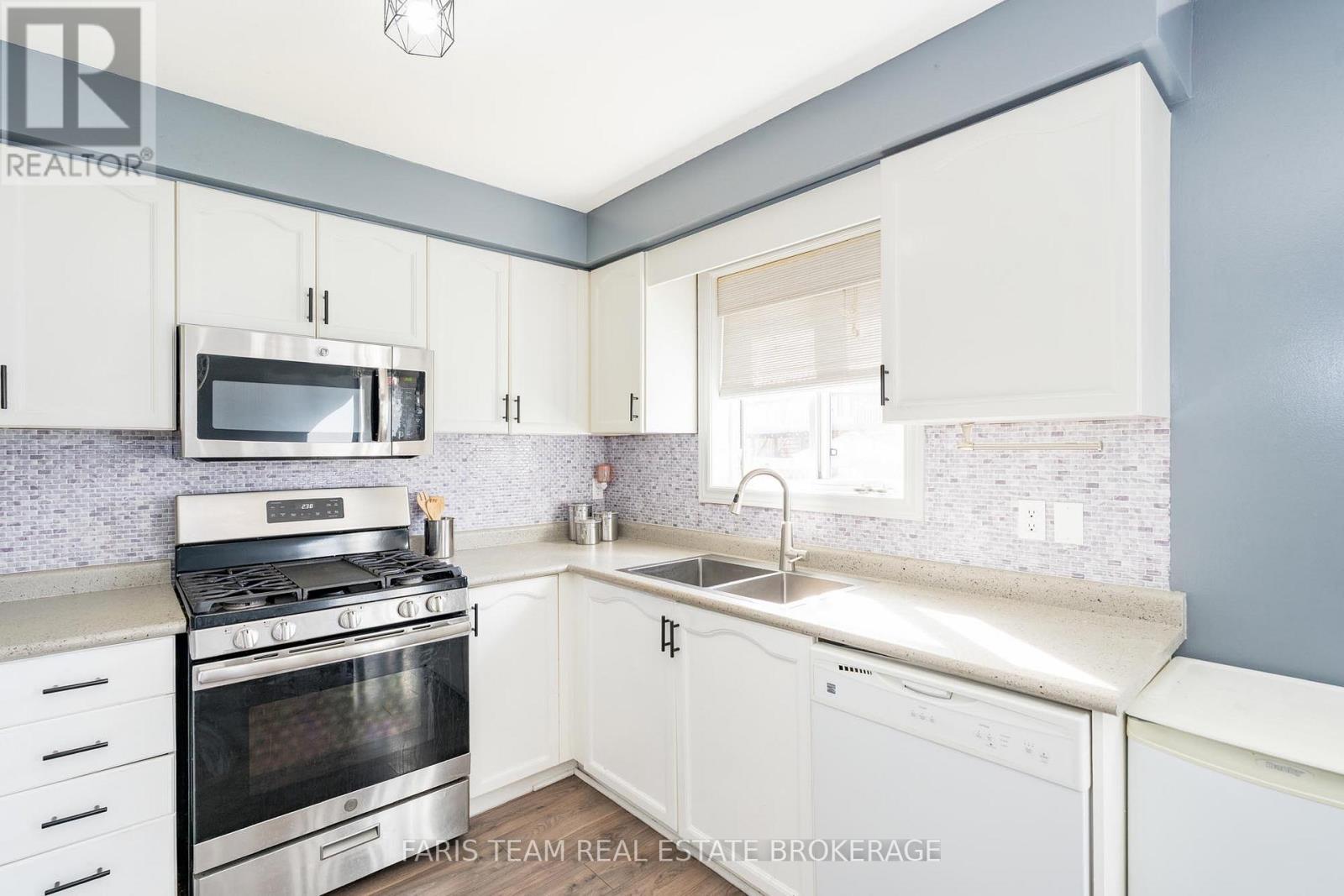 24 Marsellus Drive, Barrie, Ontario  L4N 8S6 - Photo 6 - S12468326