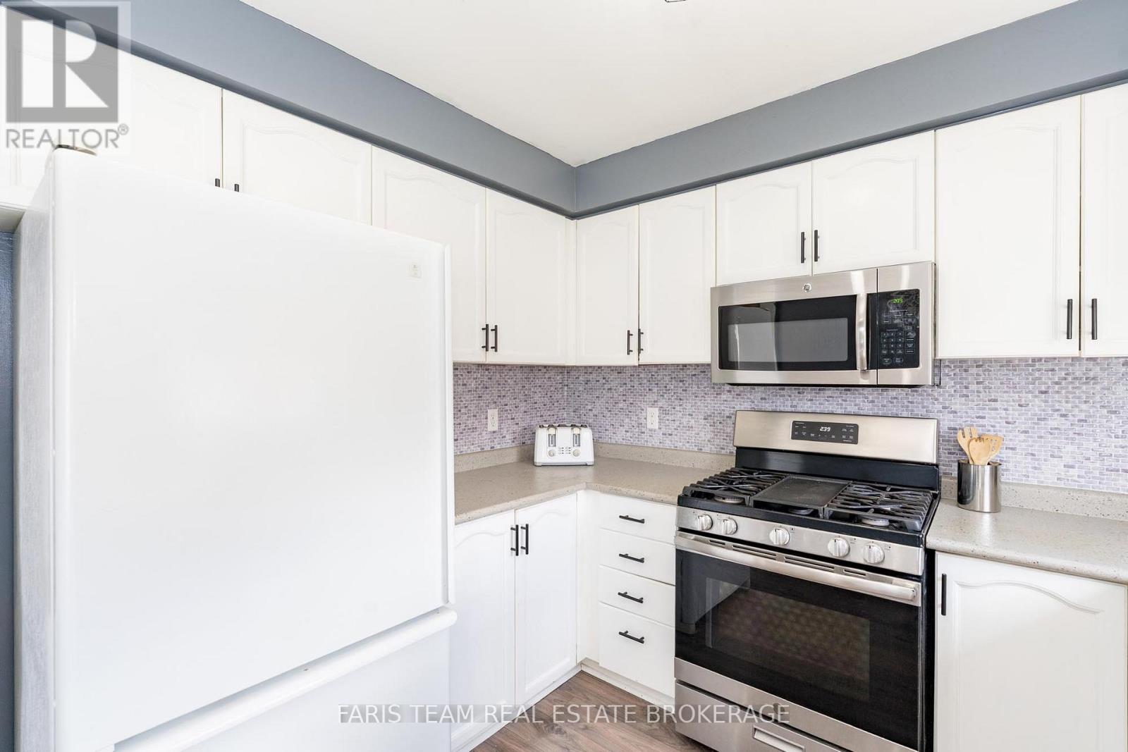 24 Marsellus Drive, Barrie, Ontario  L4N 8S6 - Photo 7 - S12468326