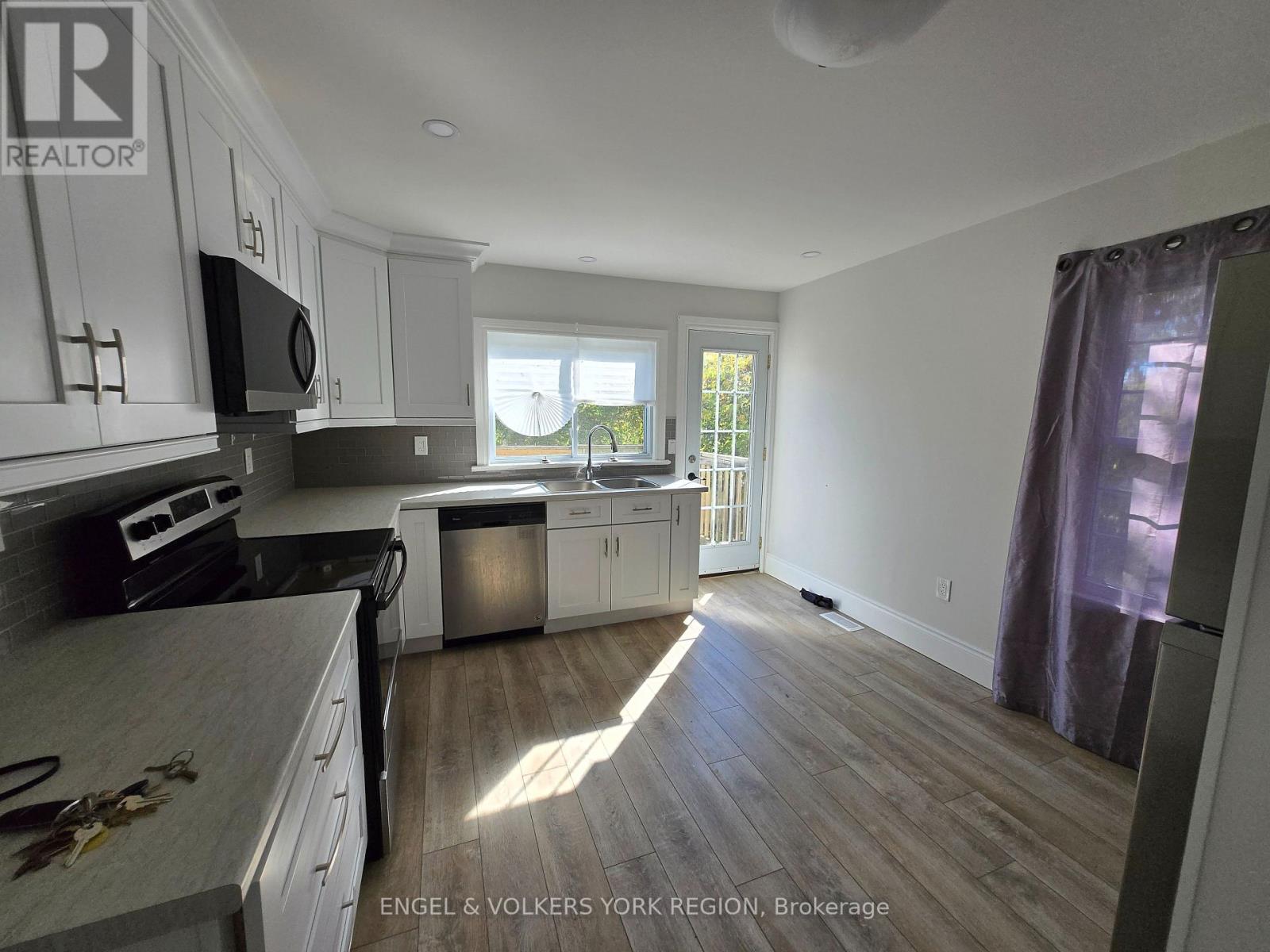 1 - 279 Blake Street, Barrie, Ontario  L4M 1K7 - Photo 5 - S12468351