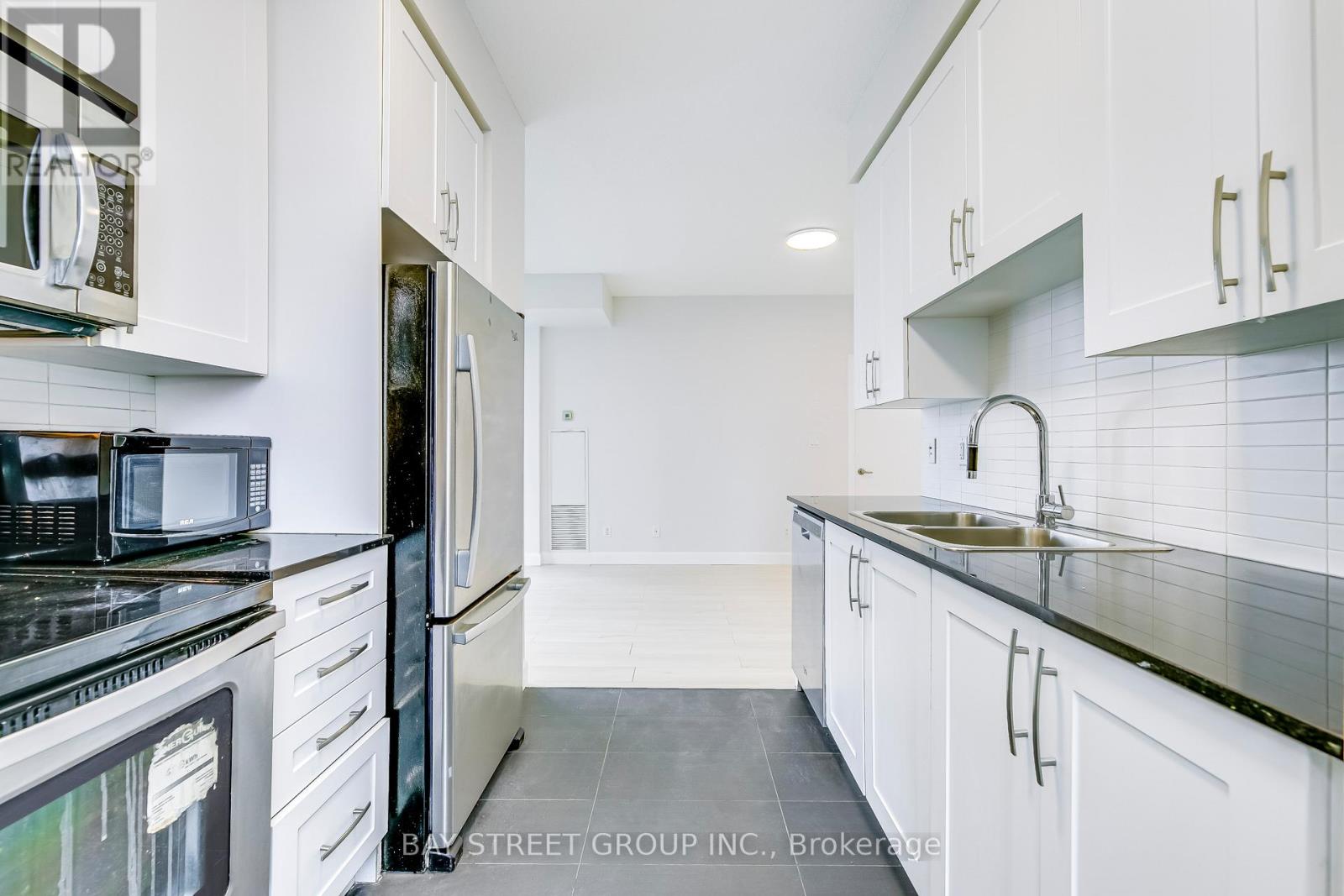 1808 - 4065 Brickstone Mews, Mississauga, Ontario  L5B 0G3 - Photo 13 - W12468193