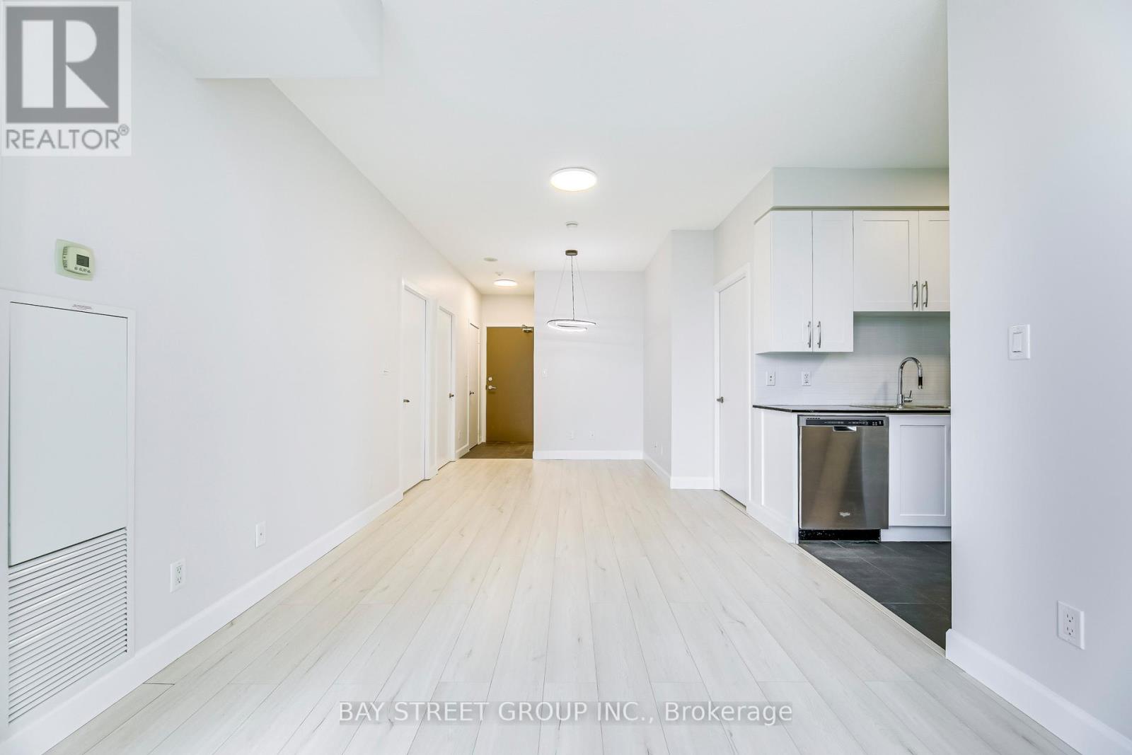 1808 - 4065 Brickstone Mews, Mississauga, Ontario  L5B 0G3 - Photo 8 - W12468193