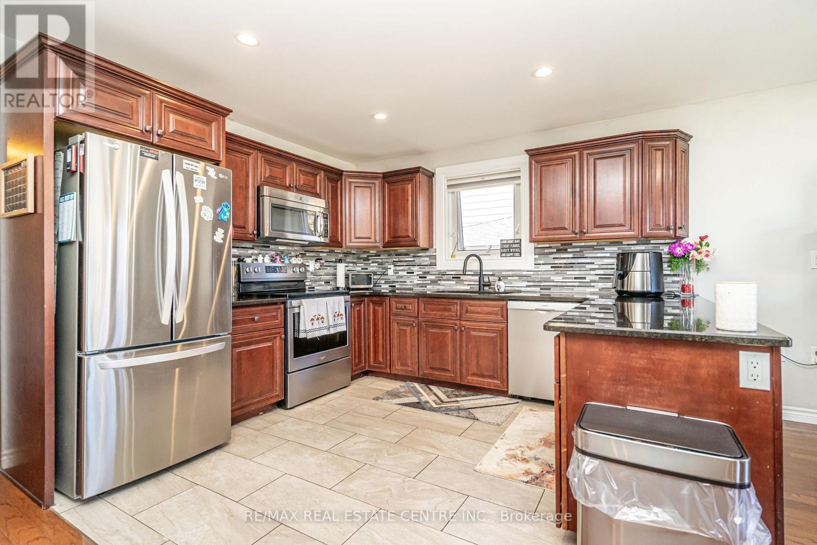 95 Avonmore Crescent, Orangeville, Ontario  L9W 3C2 - Photo 10 - W12468196
