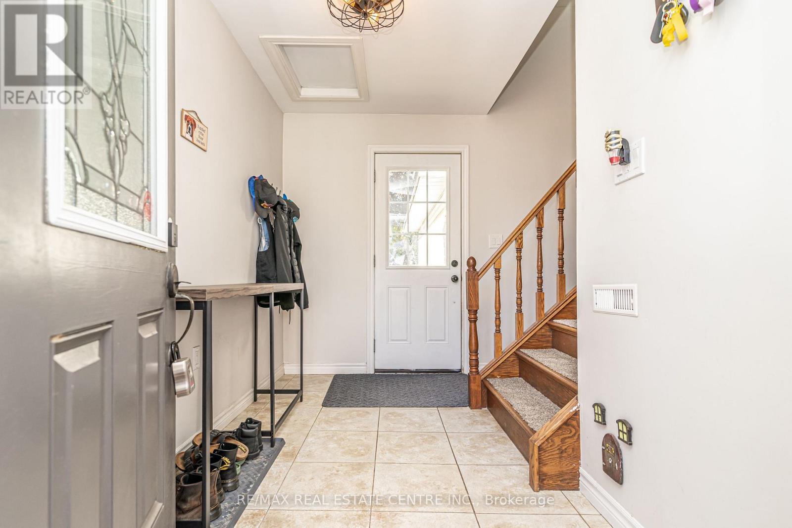95 Avonmore Crescent, Orangeville, Ontario  L9W 3C2 - Photo 4 - W12468196