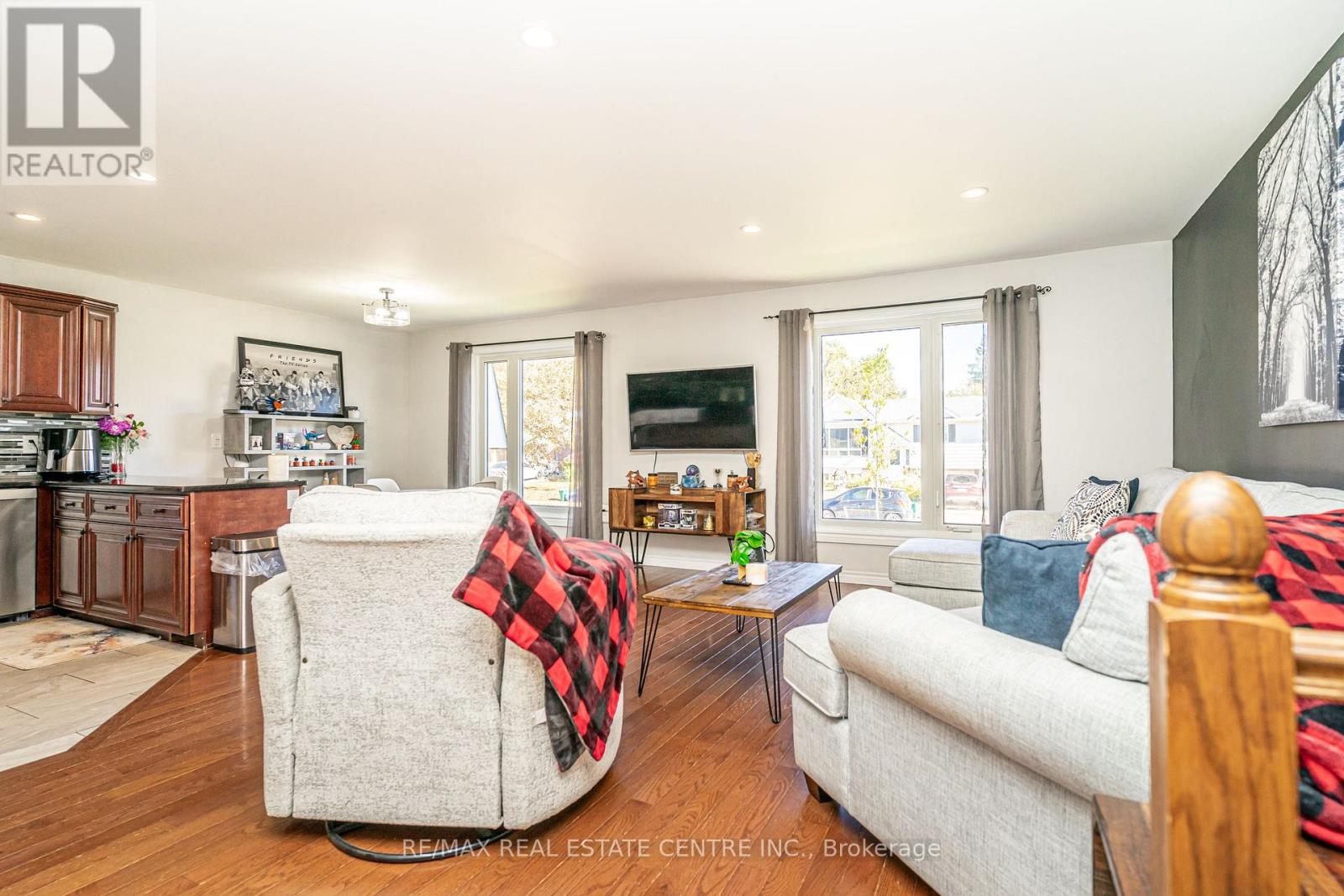 95 Avonmore Crescent, Orangeville, Ontario  L9W 3C2 - Photo 5 - W12468196