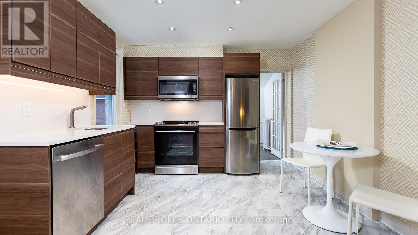 2 - 583 Indian Road, Toronto, Ontario  M6P 2C3 - Photo 3 - W12468208