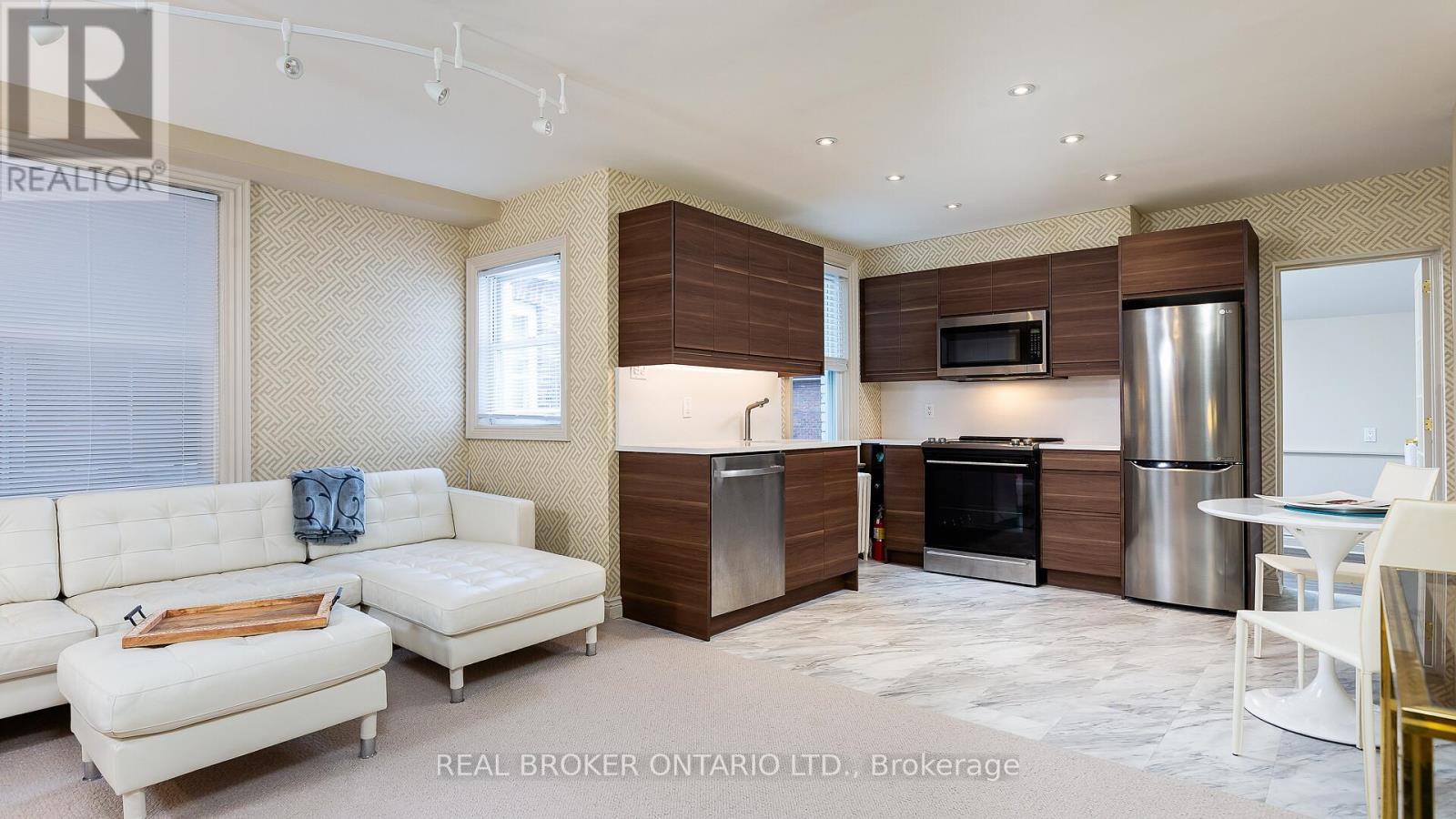 2 - 583 Indian Road, Toronto, Ontario  M6P 2C3 - Photo 4 - W12468208