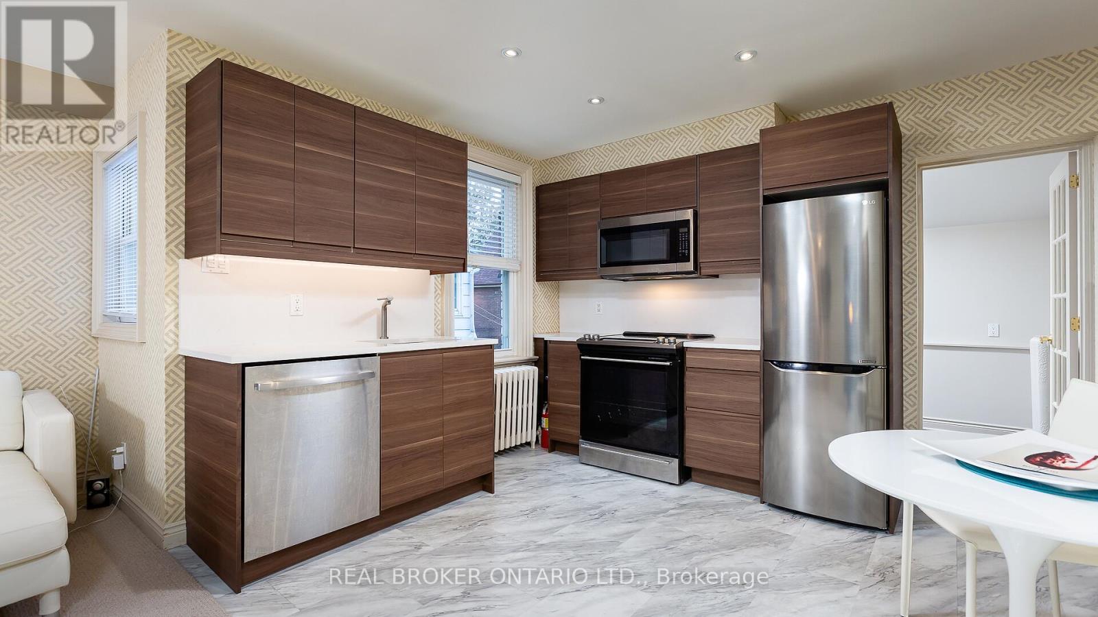 2 - 583 Indian Road, Toronto, Ontario  M6P 2C3 - Photo 5 - W12468208