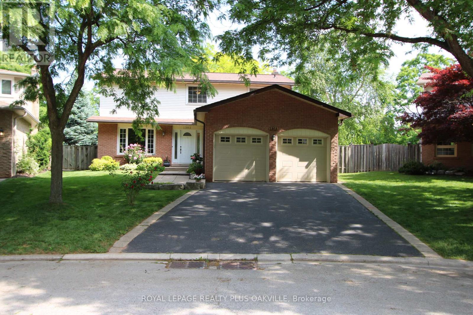 1303 Henley Place, Oakville, Ontario  L6H 2W1 - Photo 1 - W12468215