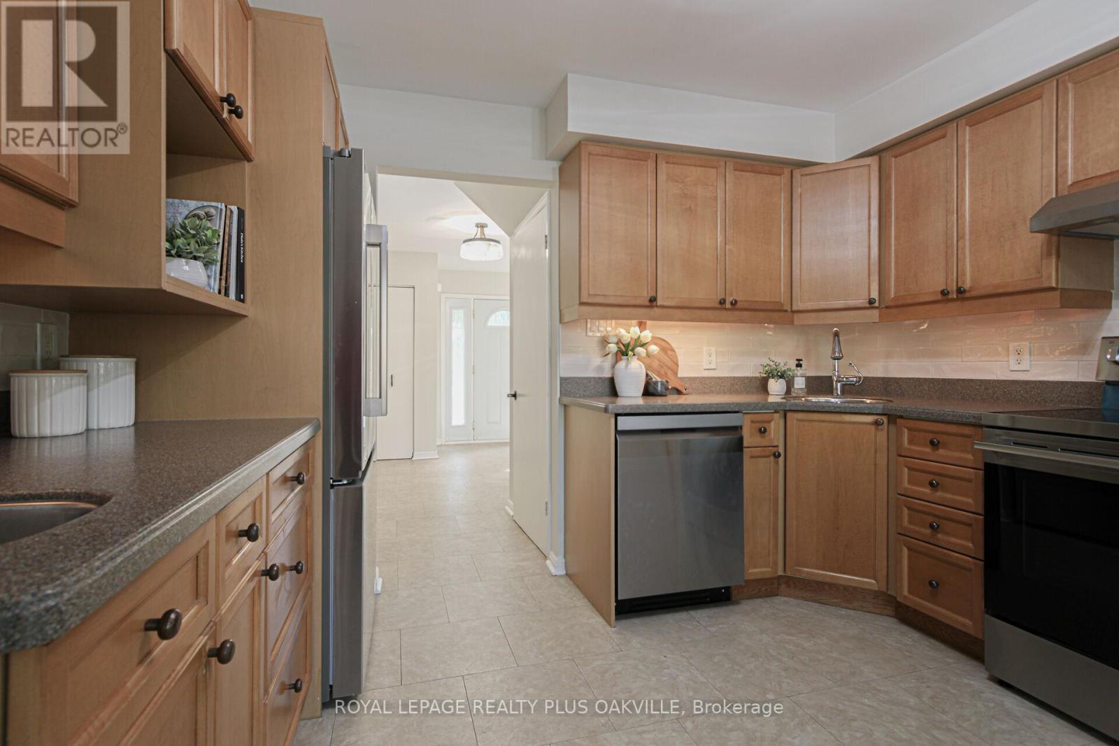 1303 Henley Place, Oakville, Ontario  L6H 2W1 - Photo 14 - W12468215