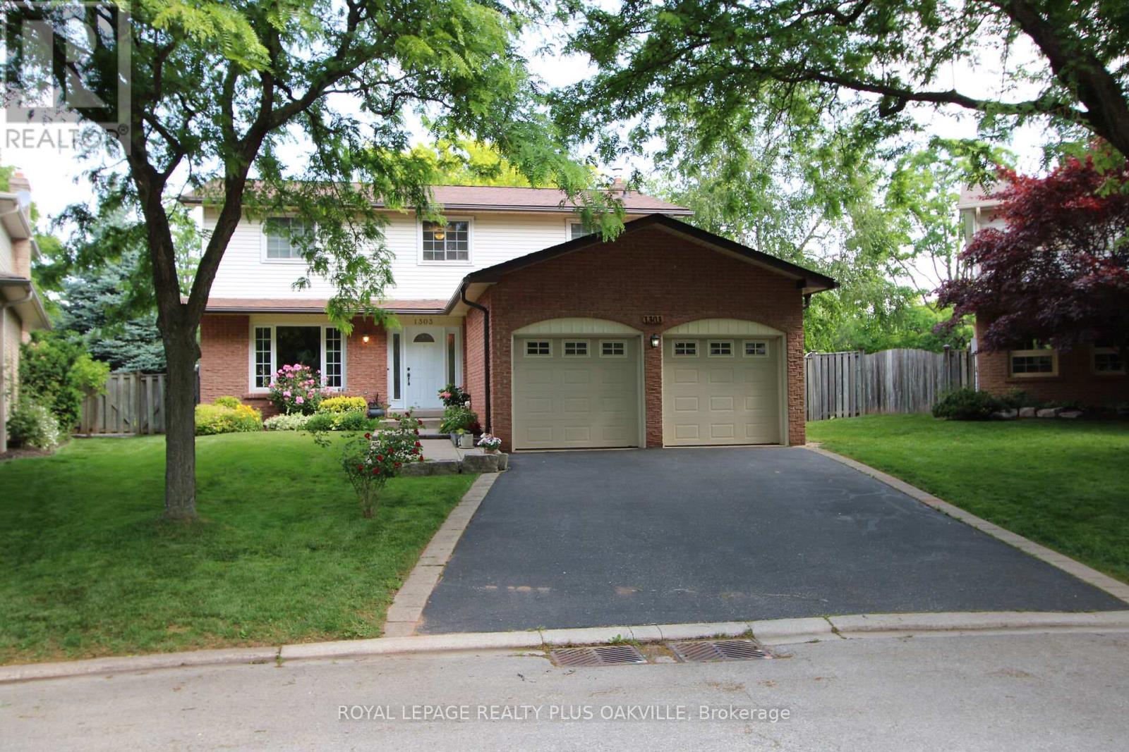 1303 Henley Place, Oakville, Ontario  L6H 2W1 - Photo 2 - W12468215