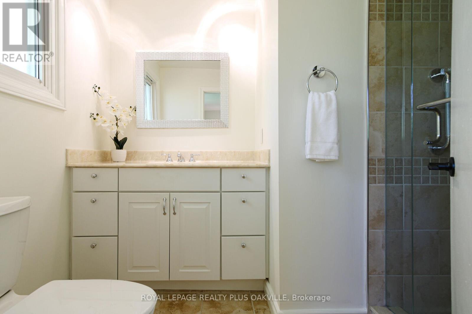 1303 Henley Place, Oakville, Ontario  L6H 2W1 - Photo 27 - W12468215