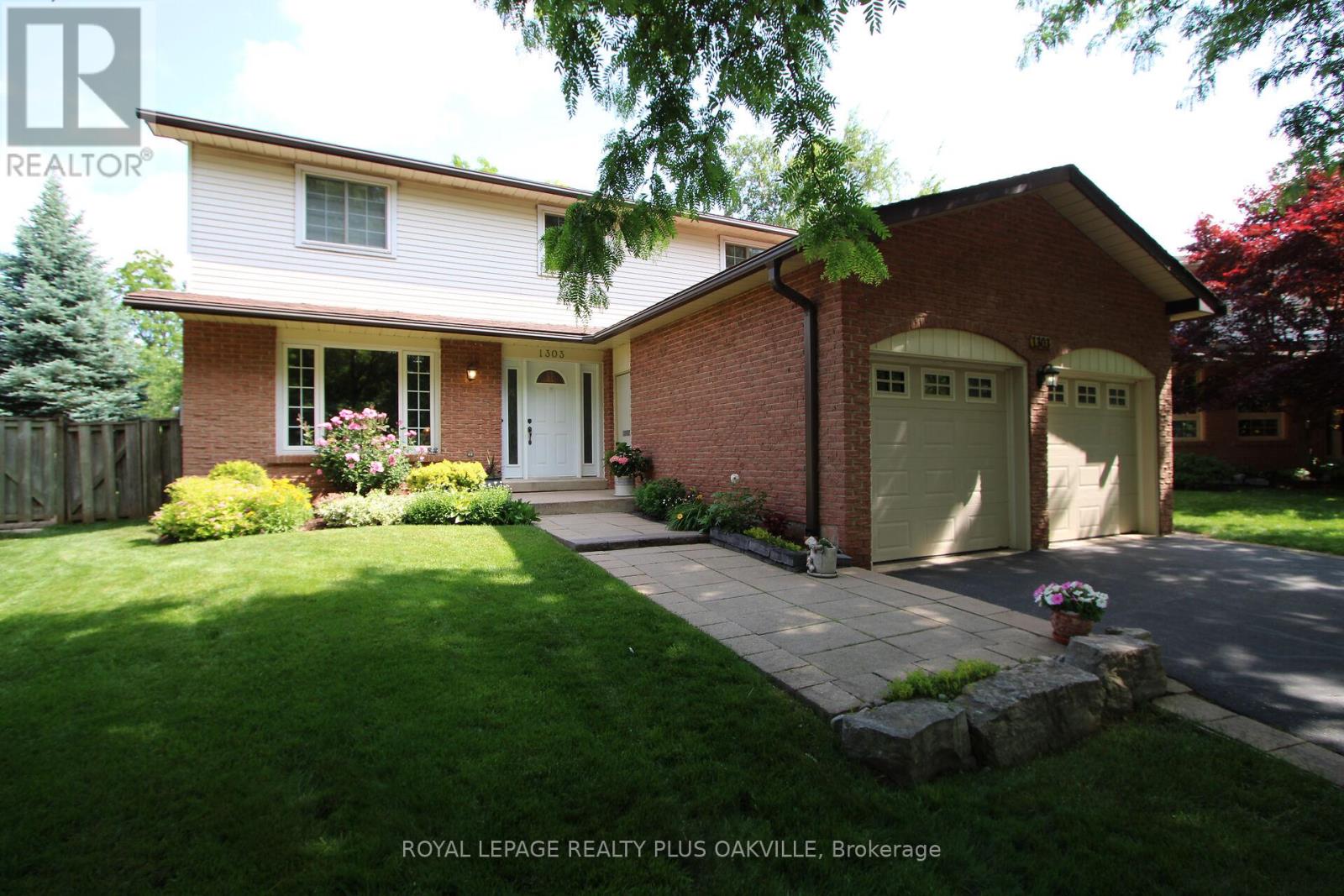 1303 Henley Place, Oakville, Ontario  L6H 2W1 - Photo 3 - W12468215