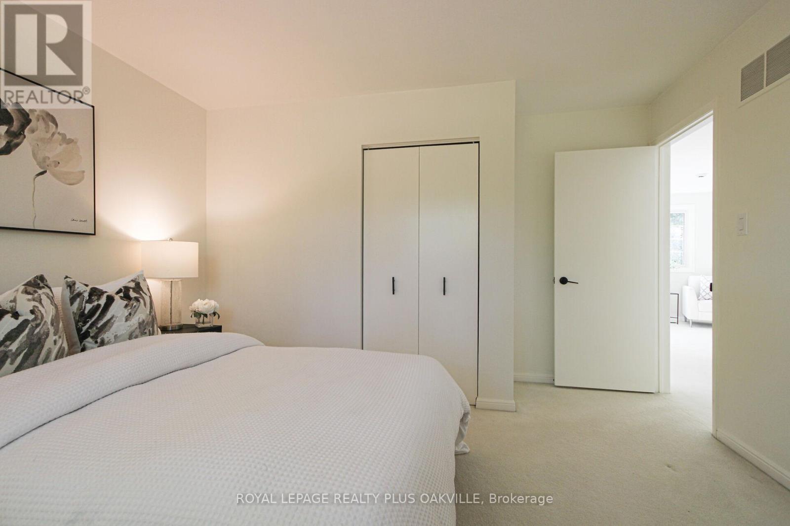 1303 Henley Place, Oakville, Ontario  L6H 2W1 - Photo 30 - W12468215