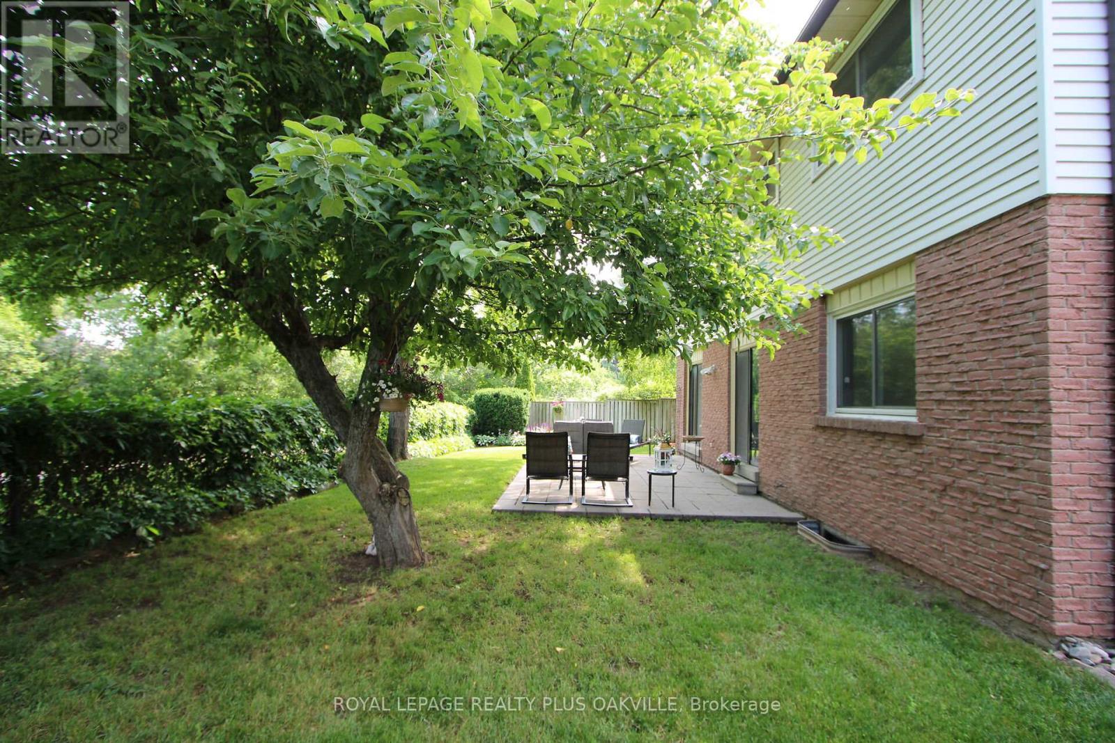 1303 Henley Place, Oakville, Ontario  L6H 2W1 - Photo 38 - W12468215