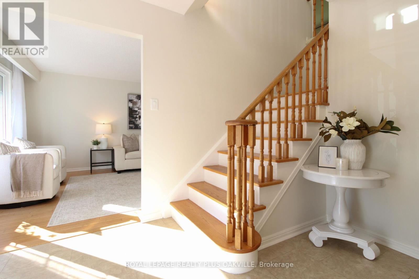 1303 Henley Place, Oakville, Ontario  L6H 2W1 - Photo 7 - W12468215