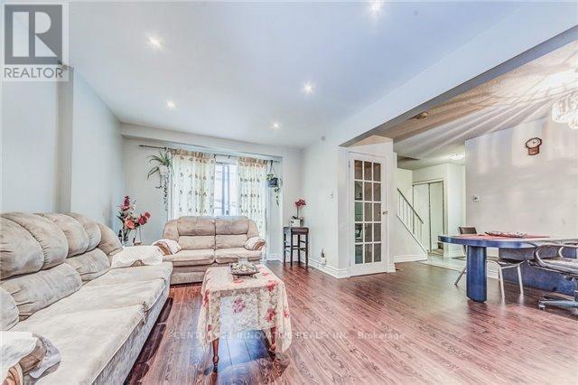 38 Jackman Drive, Brampton, Ontario  L6S 2L8 - Photo 4 - W12468232