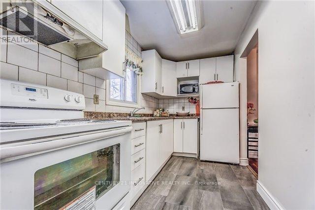 38 Jackman Drive, Brampton, Ontario  L6S 2L8 - Photo 5 - W12468232