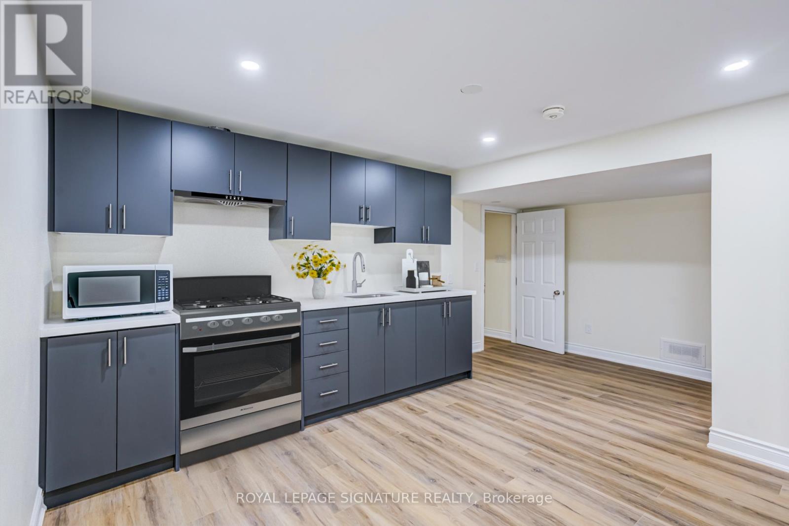 Lower - 854 Yates Drive, Milton, Ontario  L9T 0E5 - Photo 6 - W12468236