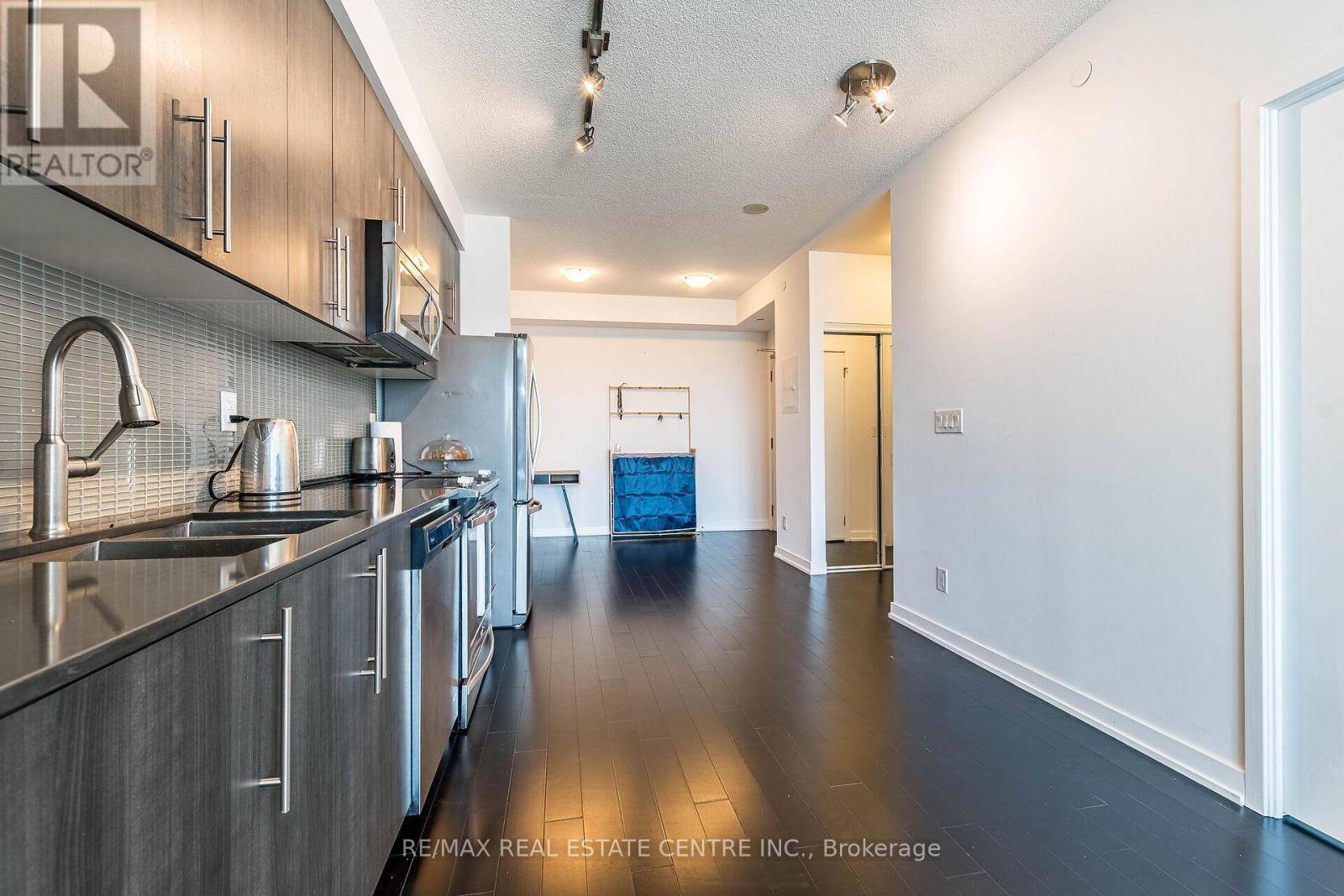 2011 - 4011 Brickstone Mews, Mississauga, Ontario  L5B 0J7 - Photo 6 - W12468237