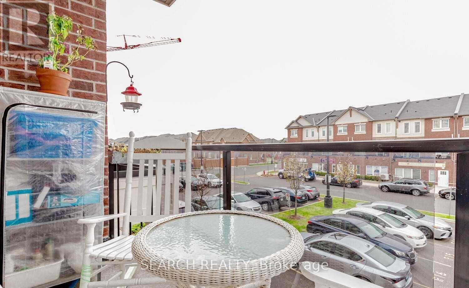 201 - 54 Sky Harbour Drive, Brampton, Ontario  L6Y 6B9 - Photo 14 - W12468264