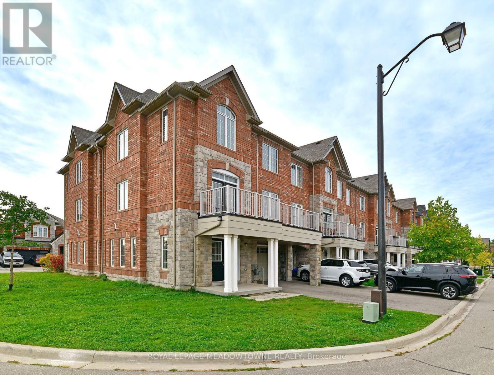 1124 Durno Court, Milton, Ontario  L9T 8P6 - Photo 2 - W12468266