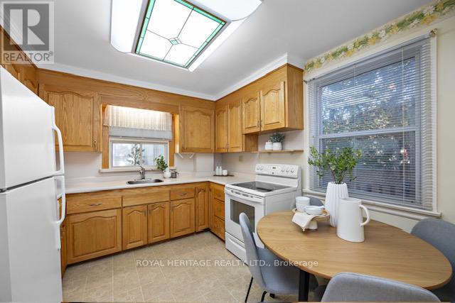 41 Bethnal Avenue, Toronto, Ontario  M8Y 1Y8 - Photo 14 - W12468270