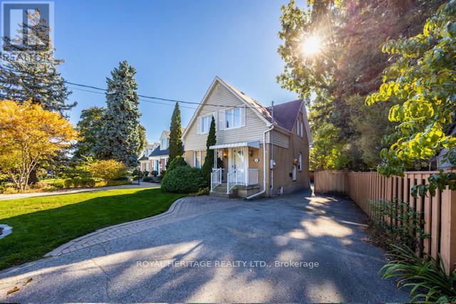 41 Bethnal Avenue, Toronto, Ontario  M8Y 1Y8 - Photo 3 - W12468270