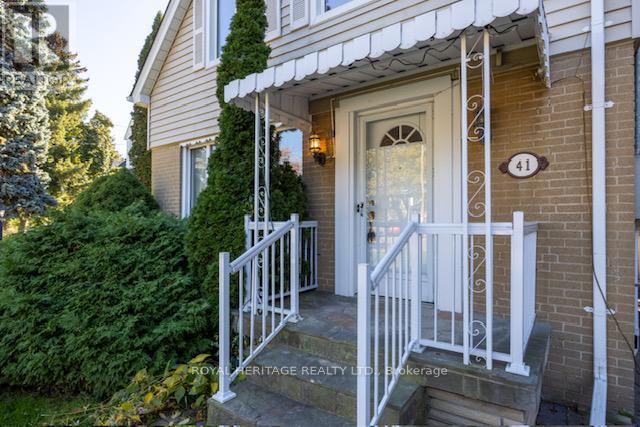 41 Bethnal Avenue, Toronto, Ontario  M8Y 1Y8 - Photo 4 - W12468270
