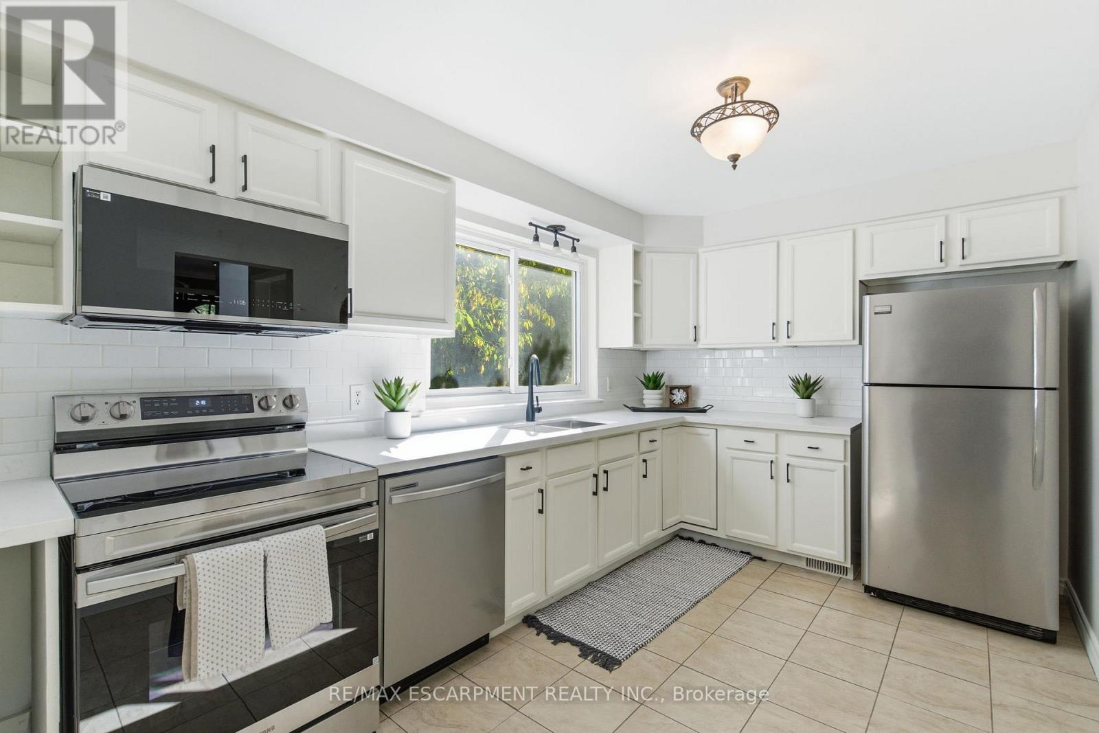 4502 Bennett Road, Burlington, Ontario  L7L 1Z1 - Photo 13 - W12468288