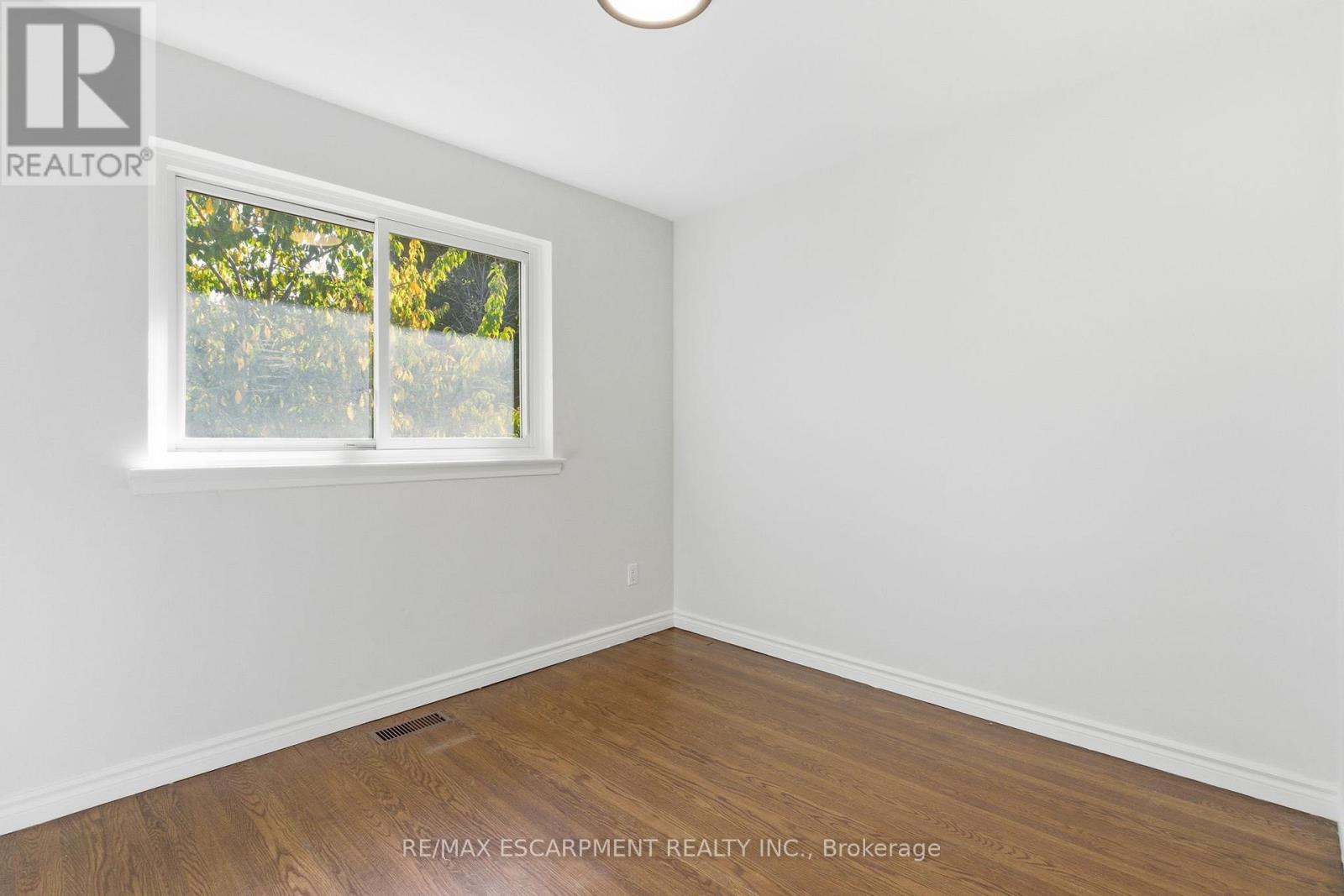 4502 Bennett Road, Burlington, Ontario  L7L 1Z1 - Photo 25 - W12468288