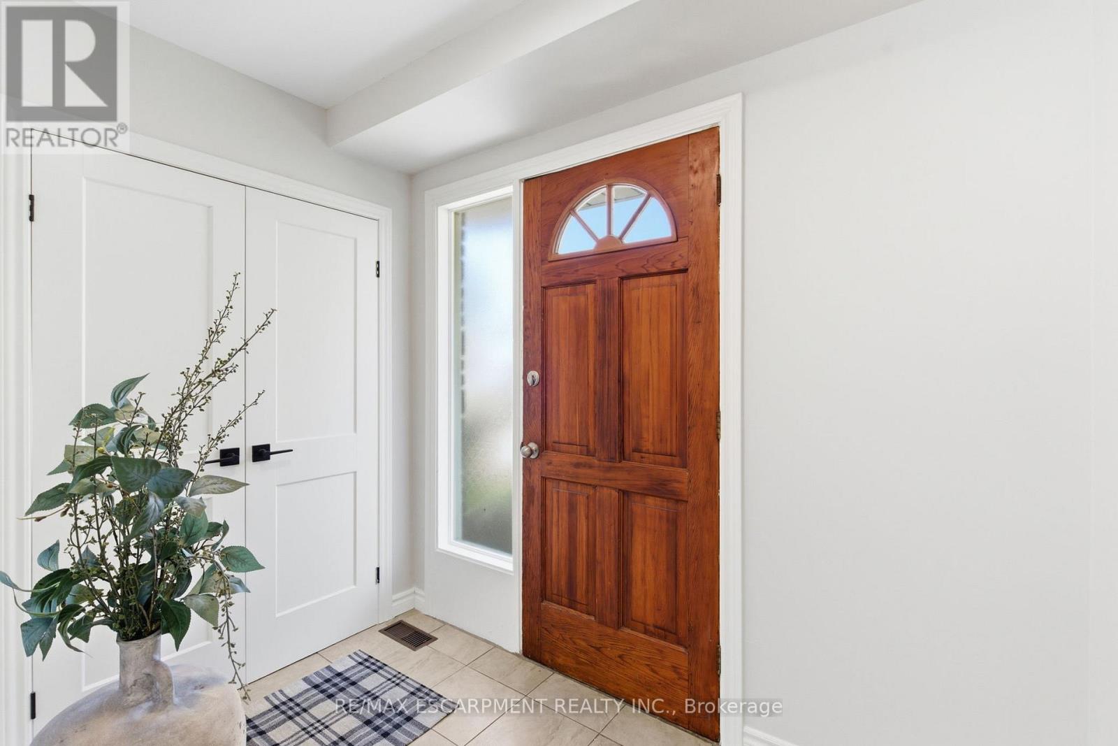 4502 Bennett Road, Burlington, Ontario  L7L 1Z1 - Photo 3 - W12468288