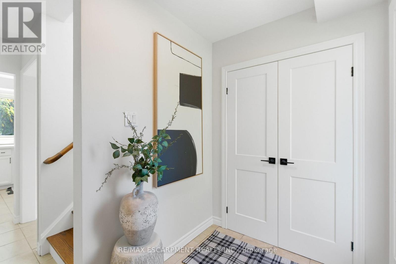 4502 Bennett Road, Burlington, Ontario  L7L 1Z1 - Photo 4 - W12468288