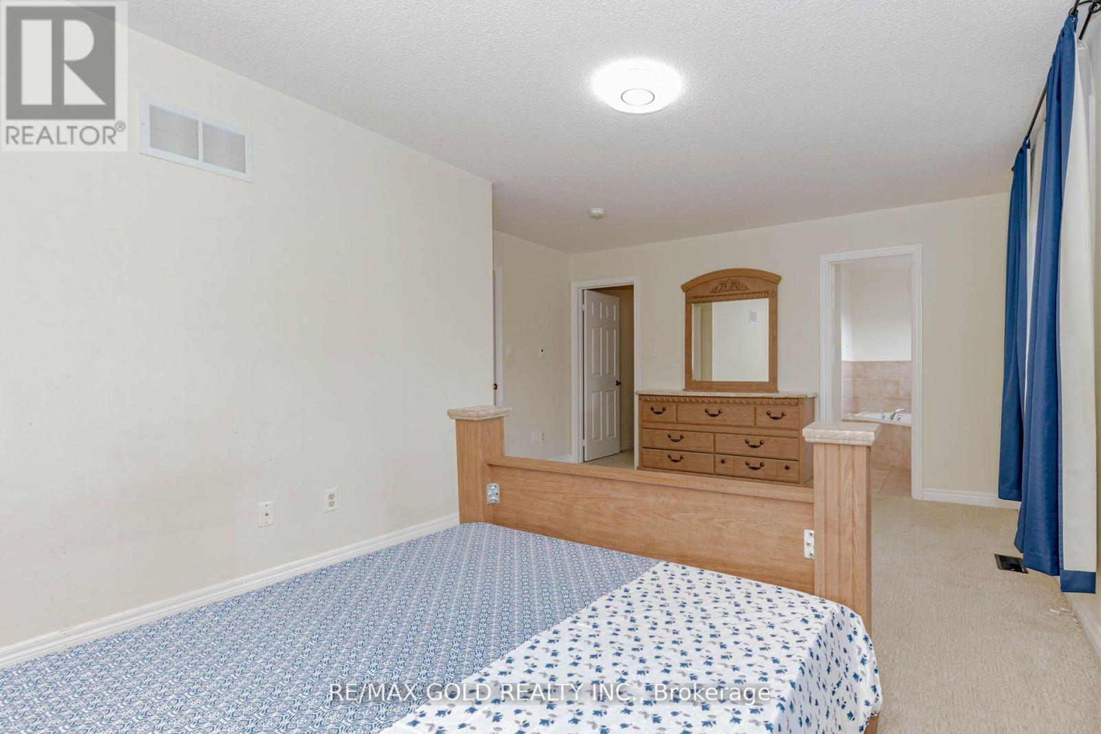 22 Ungava Bay Road, Brampton, Ontario  L6R 3M5 - Photo 18 - W12468316