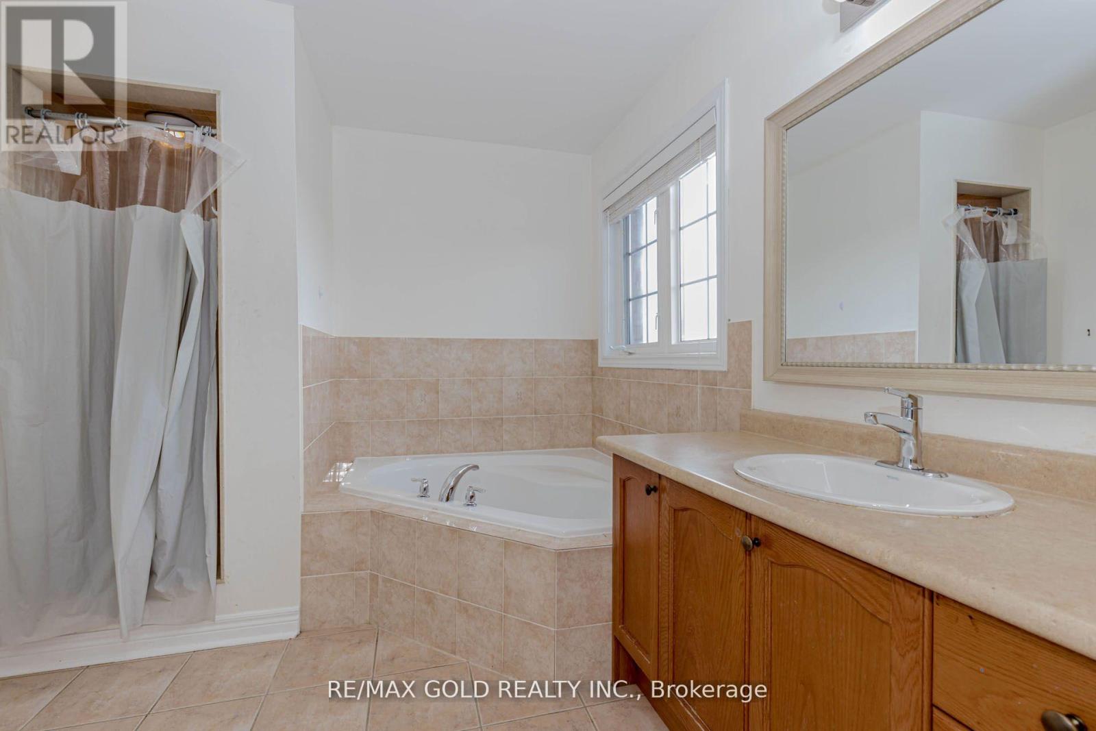 22 Ungava Bay Road, Brampton, Ontario  L6R 3M5 - Photo 20 - W12468316