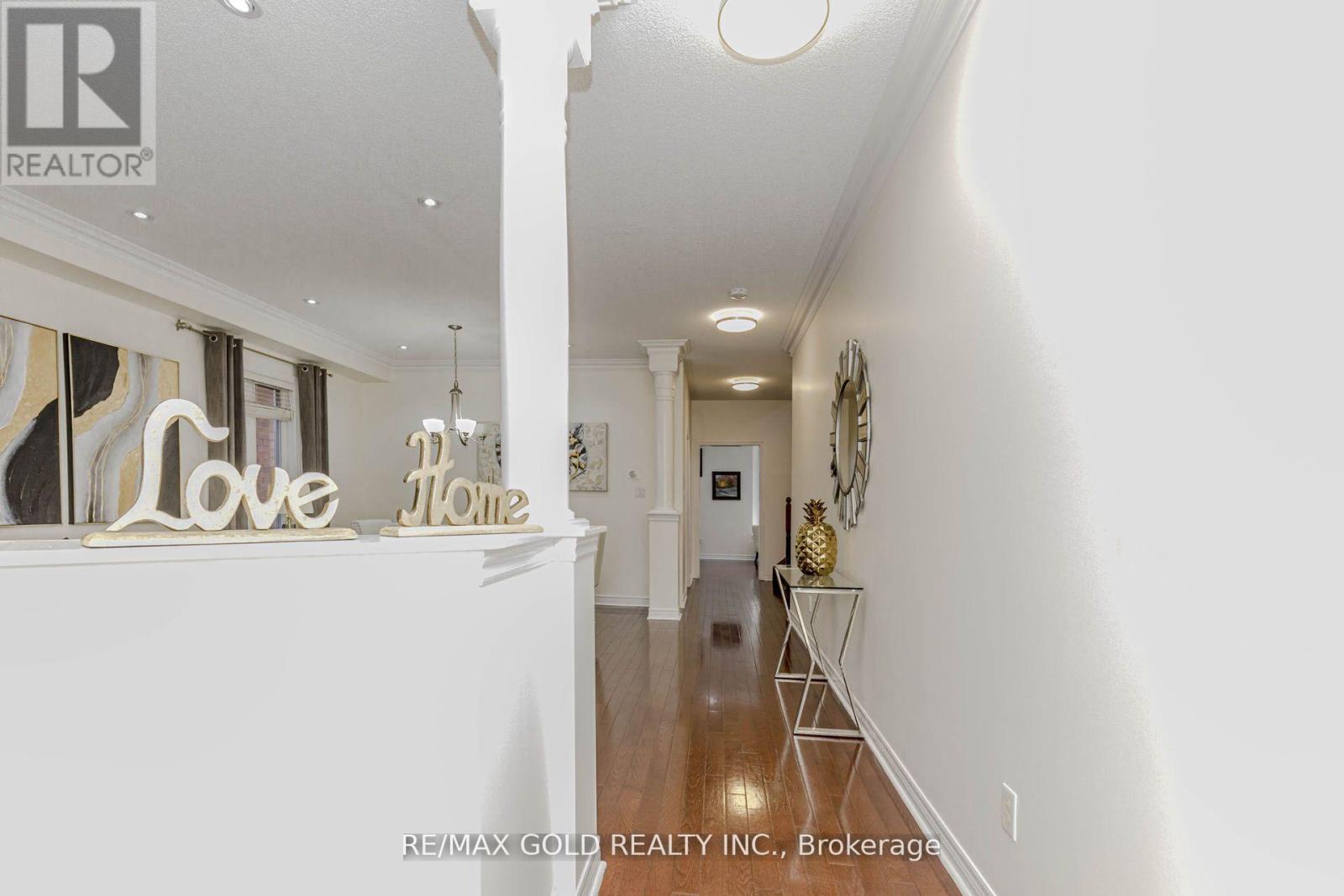 22 Ungava Bay Road, Brampton, Ontario  L6R 3M5 - Photo 3 - W12468316