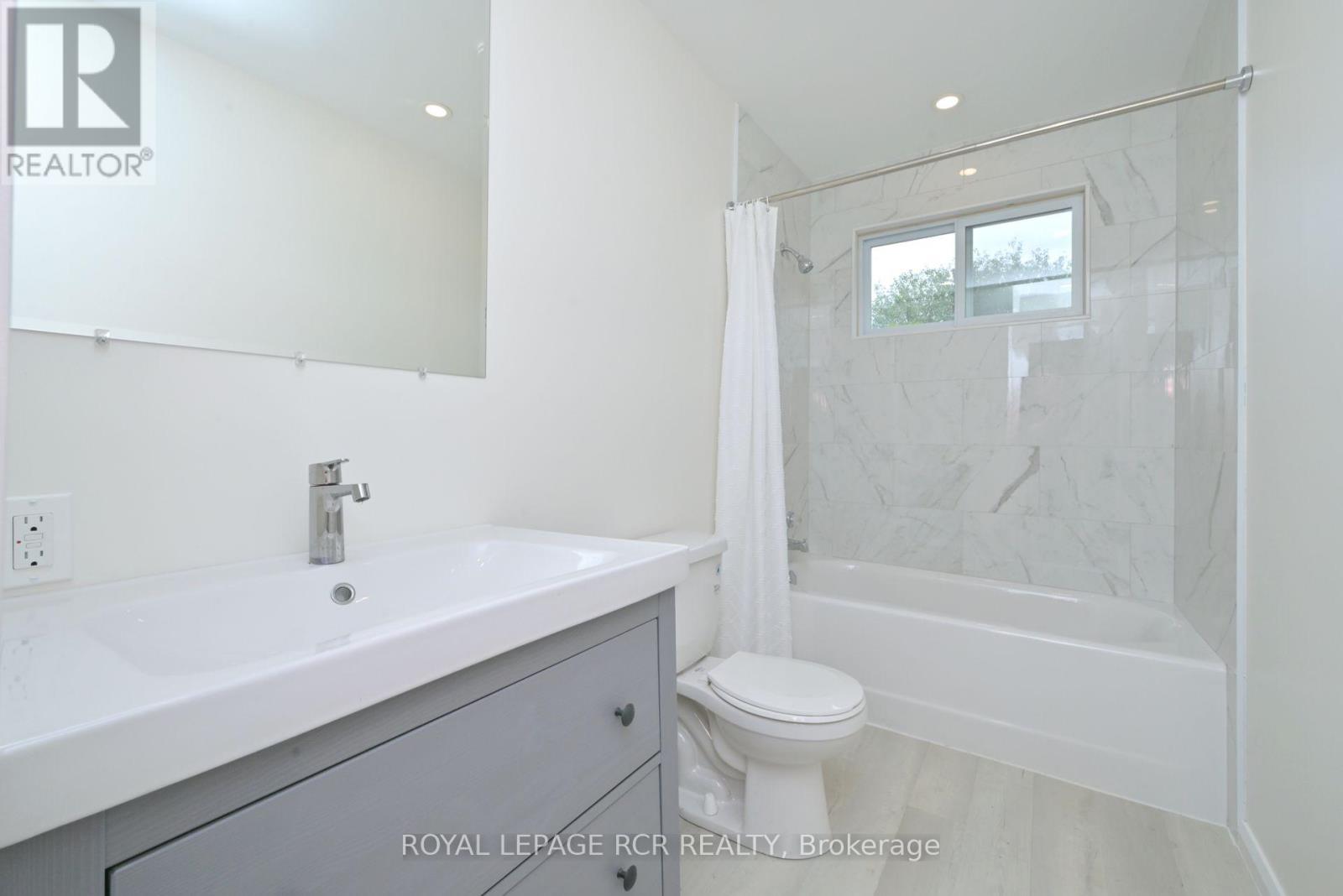 61 Belmont Drive, Brampton, Ontario  L6T 2K5 - Photo 11 - W12468350