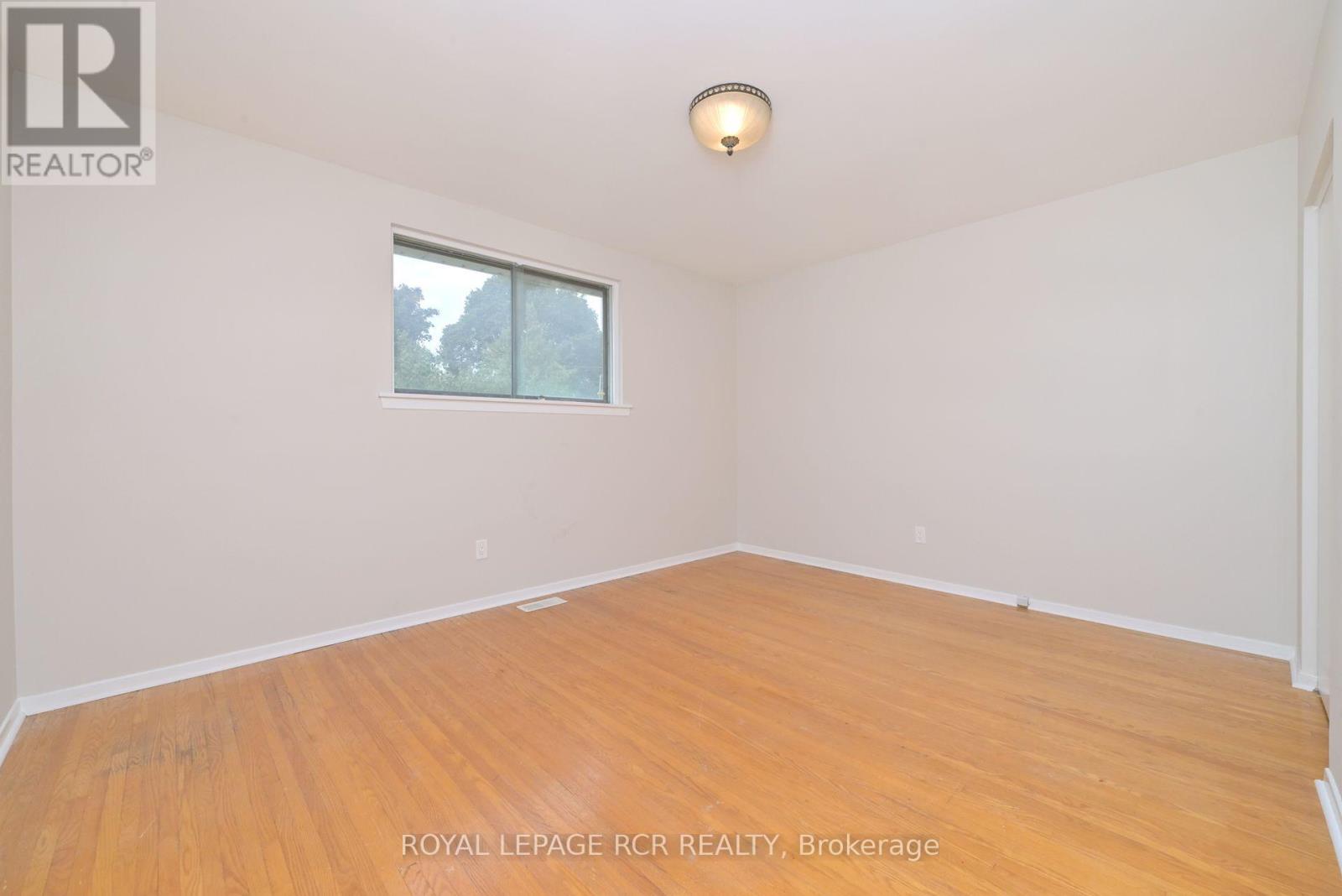 61 Belmont Drive, Brampton, Ontario  L6T 2K5 - Photo 13 - W12468350