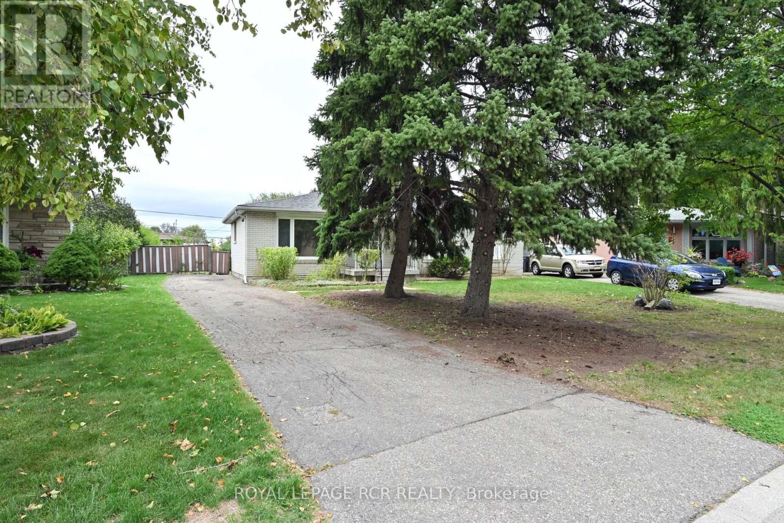 61 Belmont Drive, Brampton, Ontario  L6T 2K5 - Photo 33 - W12468350