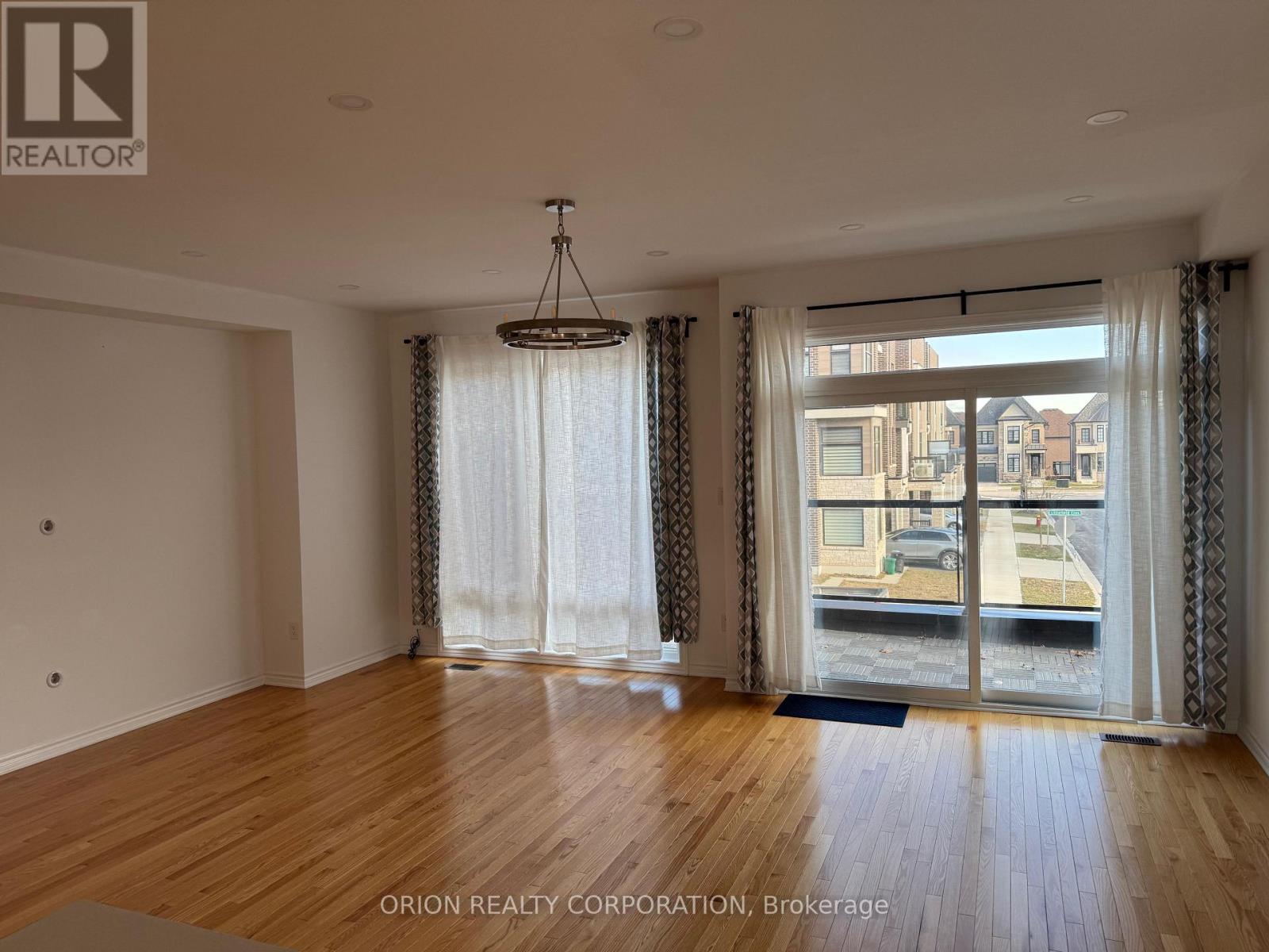 2505 Littlefield Crescent, Oakville, Ontario  L6M 5L9 - Photo 9 - W12468353