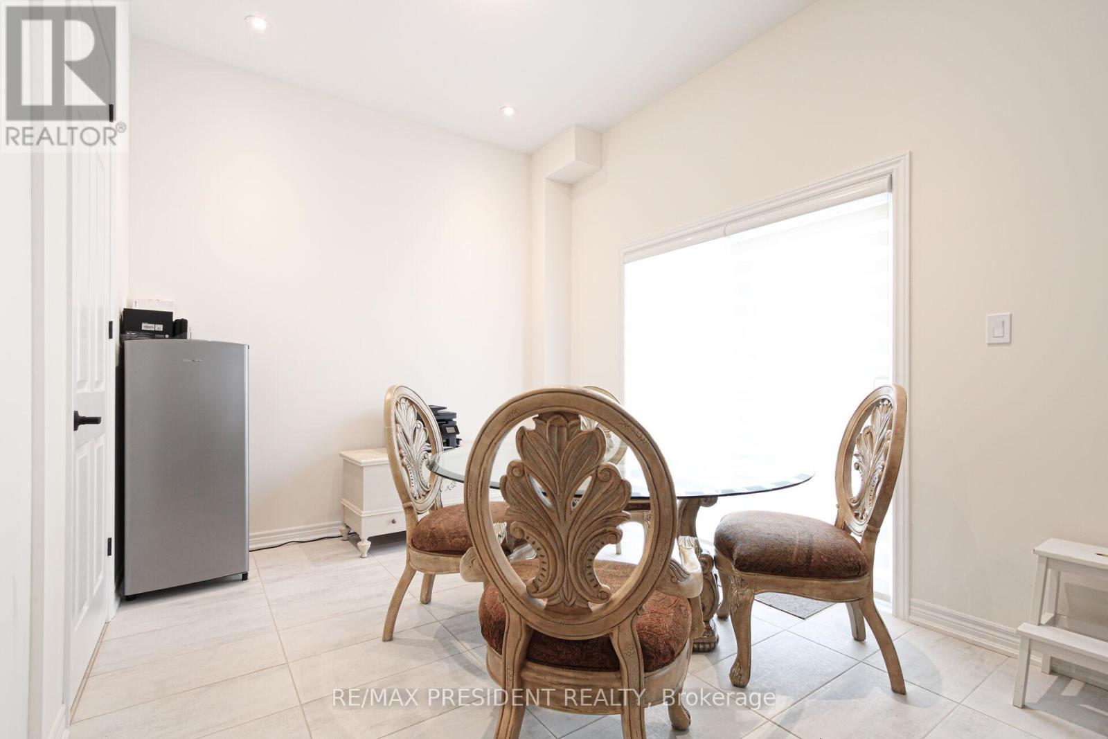 3911 Koenig Road, Burlington, Ontario  L7M 0Z5 - Photo 15 - W12468358