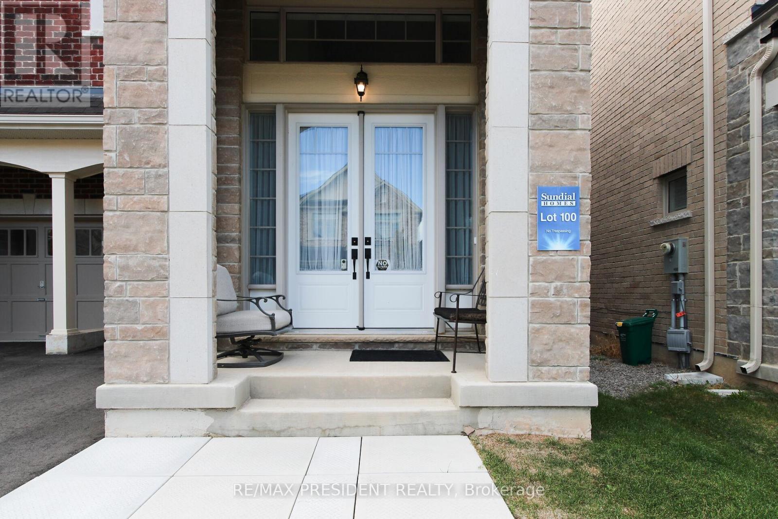 3911 Koenig Road, Burlington, Ontario  L7M 0Z5 - Photo 2 - W12468358