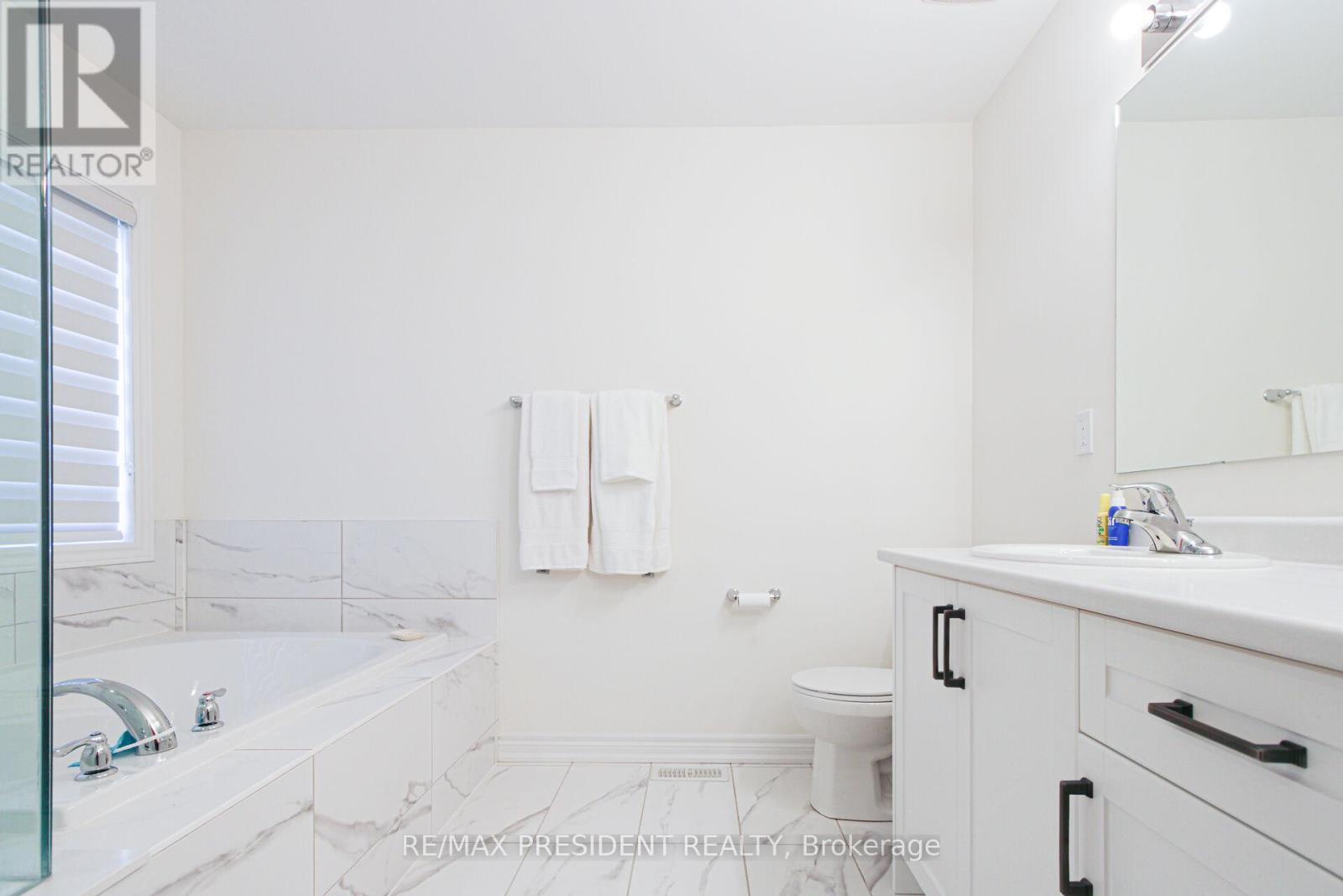 3911 Koenig Road, Burlington, Ontario  L7M 0Z5 - Photo 23 - W12468358