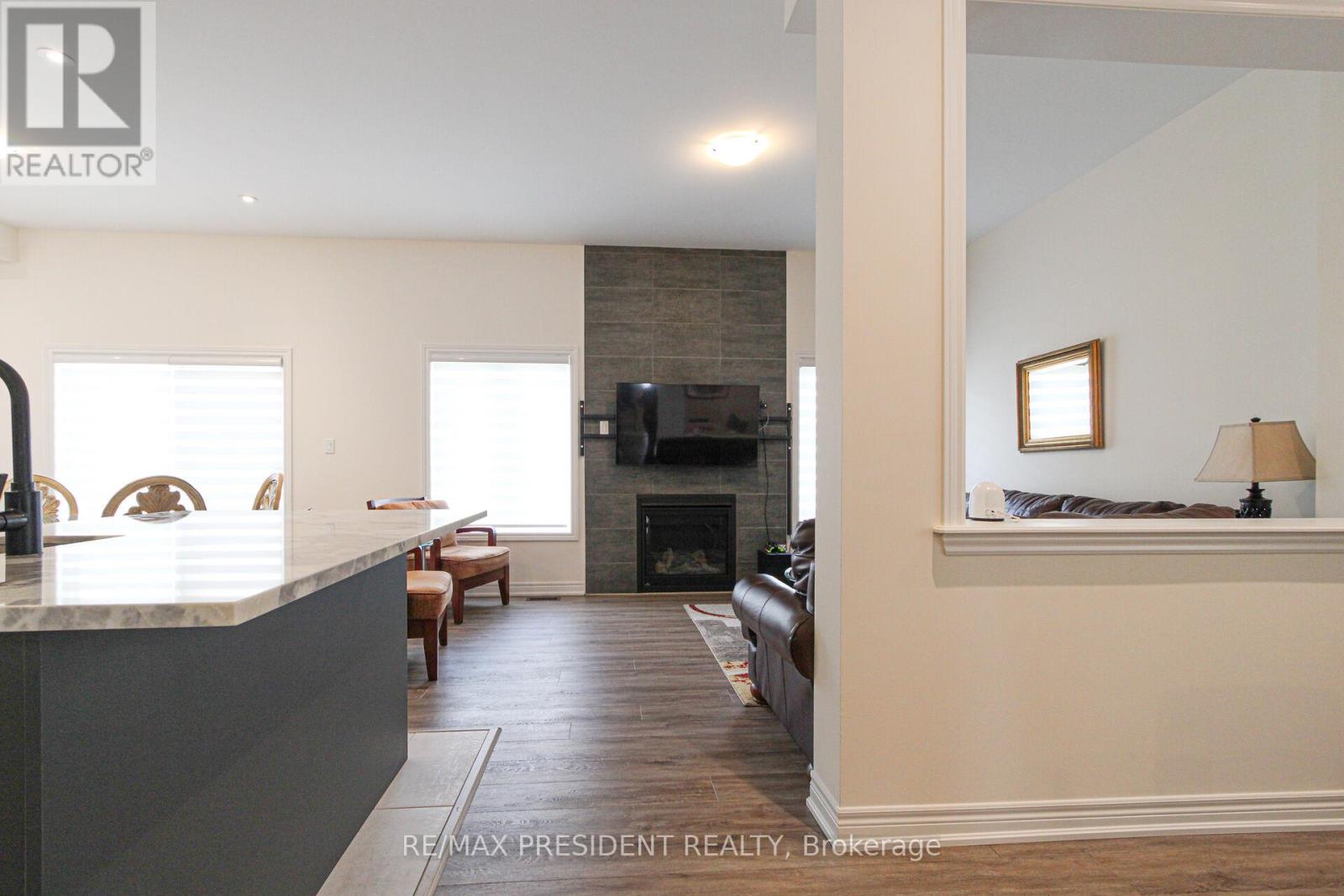 3911 Koenig Road, Burlington, Ontario  L7M 0Z5 - Photo 7 - W12468358