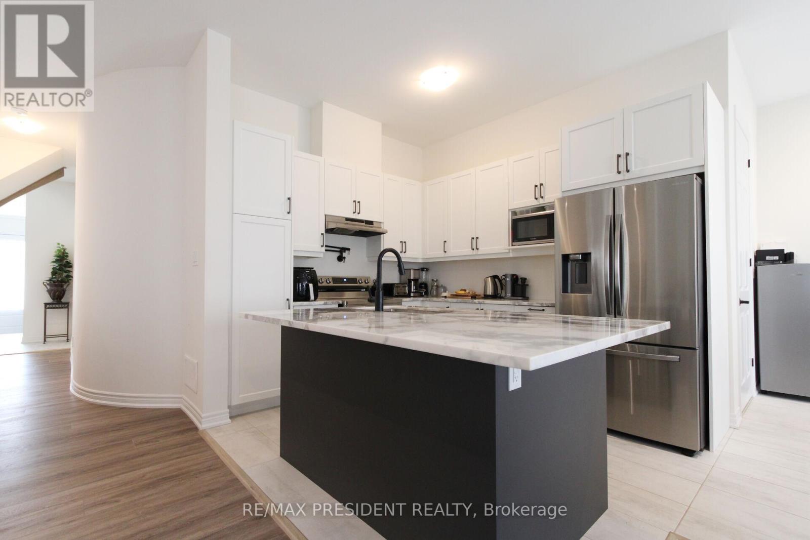 3911 Koenig Road, Burlington, Ontario  L7M 0Z5 - Photo 9 - W12468358