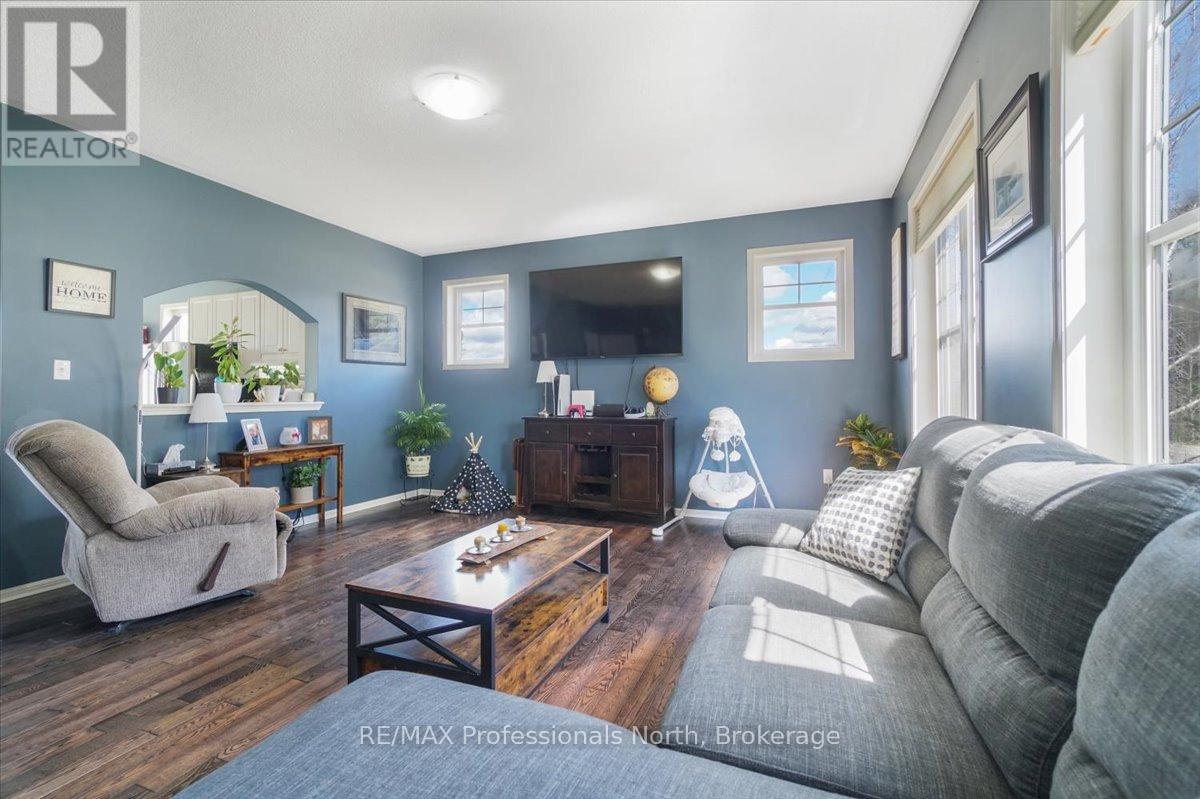 43 Clearbrook Trail, Bracebridge, Ontario  P1L 0A3 - Photo 9 - X12465929